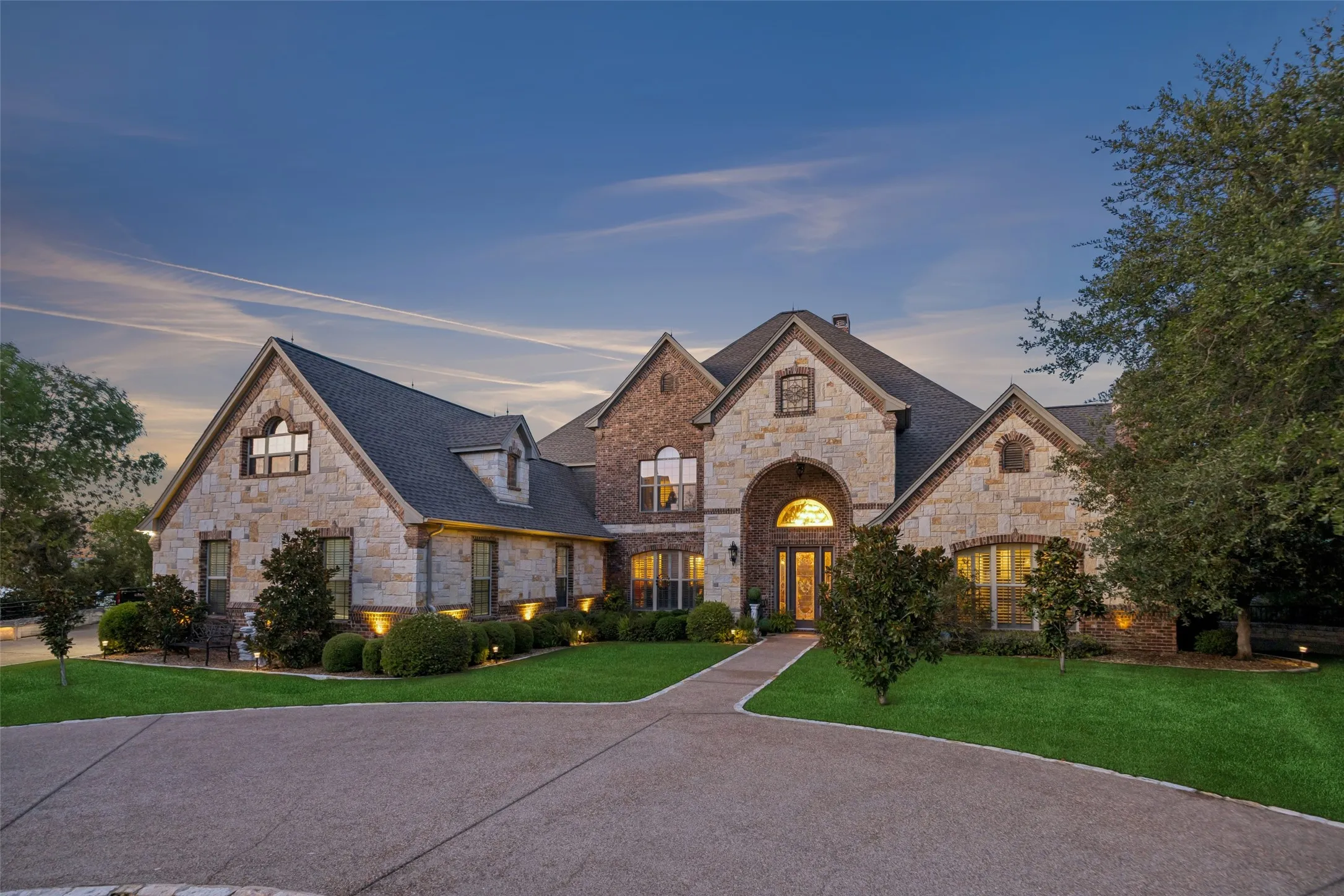 Single Family Residence For Sale in Wise County , 826 Cimmarron Bay Drive, Runaway Bay, Texas 76426, 4 Bedroom, 6 Bathroom, 2 Garage spaces, 8,078 Sqft, built in 2008, Price $2,249,500, mls#21352147, Real Estate Agent in Runaway Bay, Homes For Sale in Wise county, Homes For Sale in Runaway Bay, Realtor in Runaway Bay Texas, Real Estate Brokerage Independent Realty Texas, Luminita Cordes Realtor