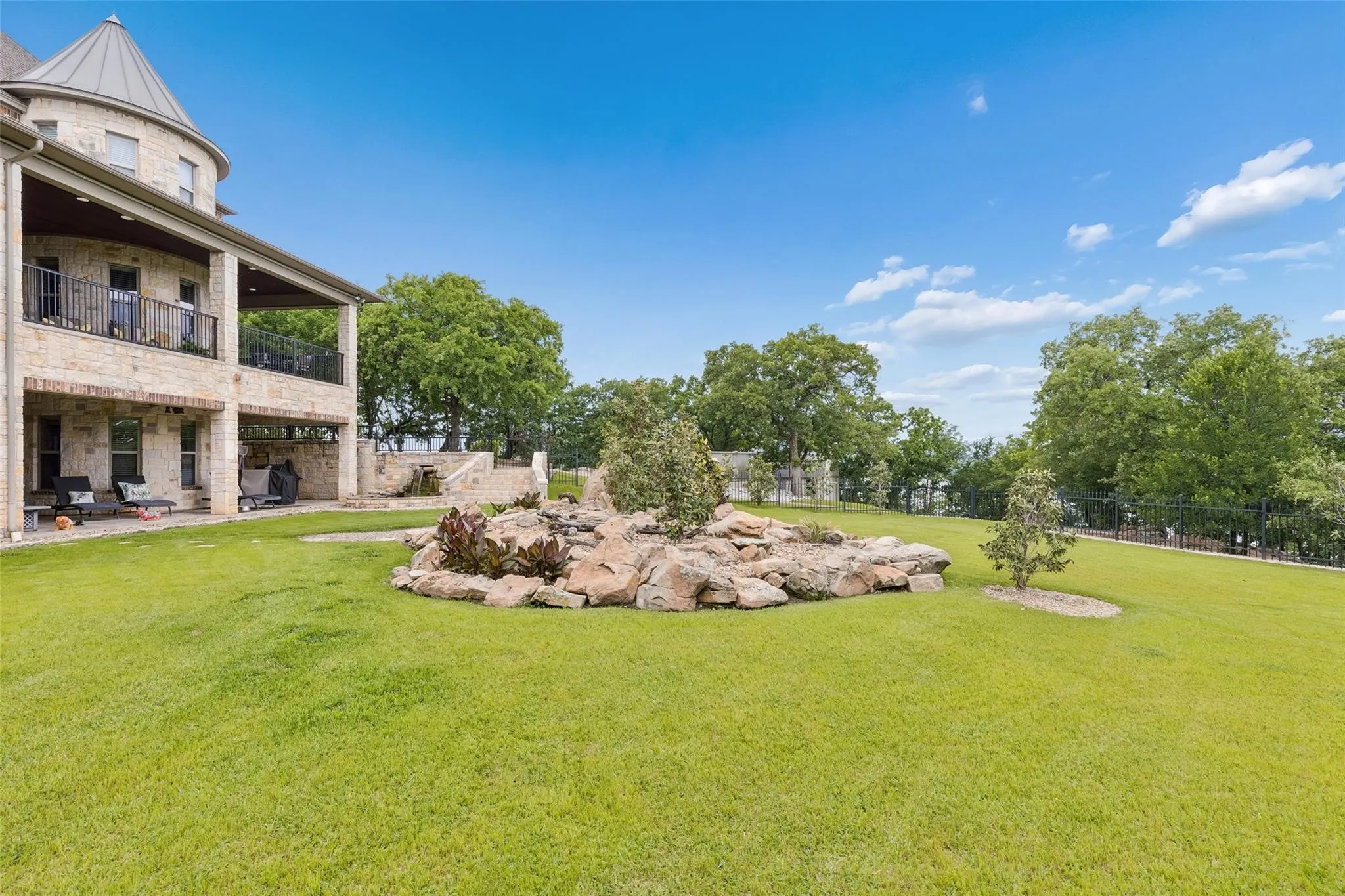 Single Family Residence For Sale in Wise County , 826 Cimmarron Bay Drive, Runaway Bay, Texas 76426, 4 Bedroom, 6 Bathroom, 2 Garage spaces, 8,078 Sqft, built in 2008, Price $2,249,500, mls#21352147, Real Estate Agent in Runaway Bay, Homes For Sale in Wise county, Homes For Sale in Runaway Bay, Realtor in Runaway Bay Texas, Real Estate Brokerage Independent Realty Texas, Luminita Cordes Realtor