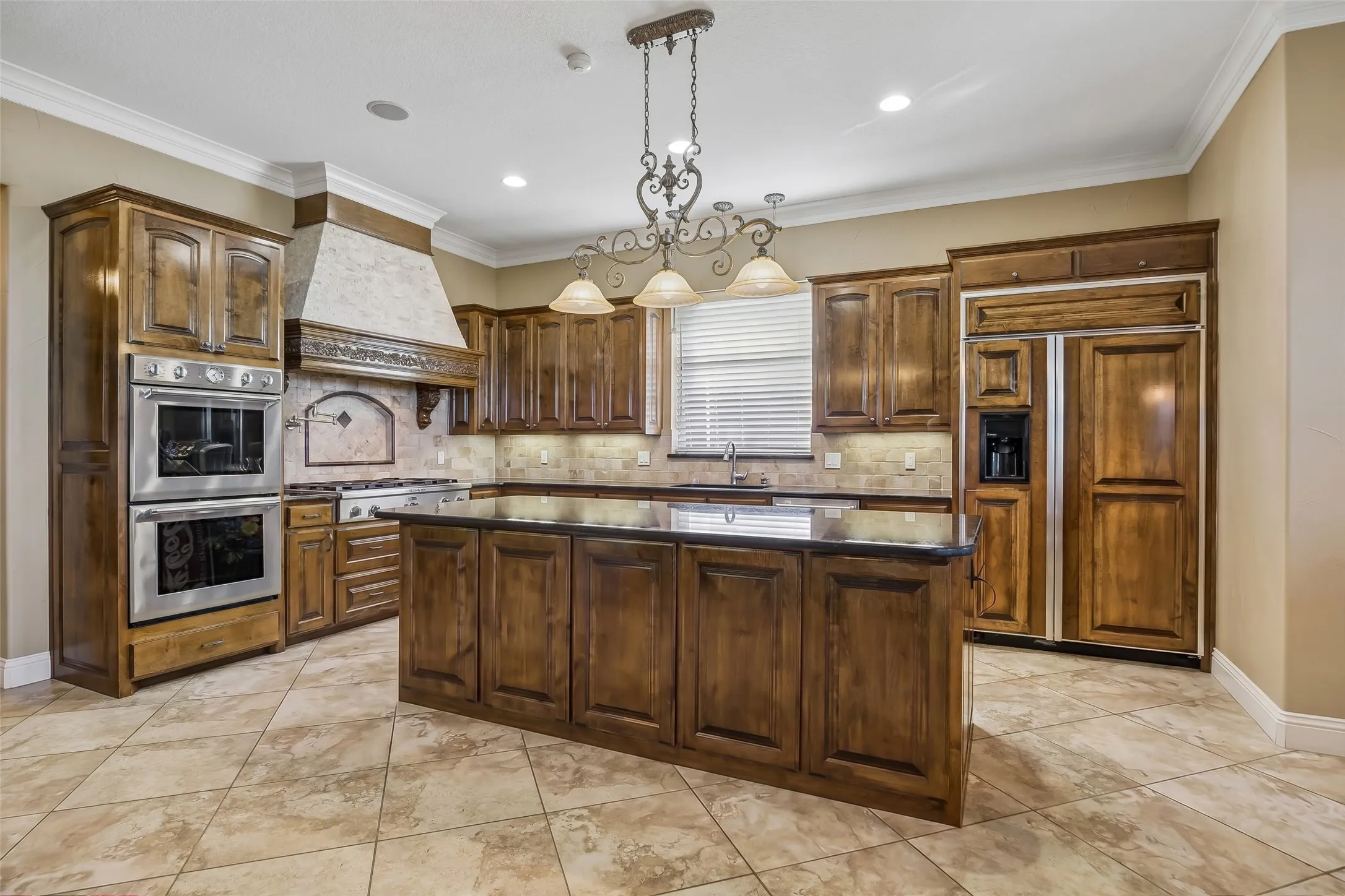 Single Family Residence For Sale in Wise County , 826 Cimmarron Bay Drive, Runaway Bay, Texas 76426, 4 Bedroom, 6 Bathroom, 2 Garage spaces, 8,078 Sqft, built in 2008, Price $2,249,500, mls#21352147, Real Estate Agent in Runaway Bay, Homes For Sale in Wise county, Homes For Sale in Runaway Bay, Realtor in Runaway Bay Texas, Real Estate Brokerage Independent Realty Texas, Luminita Cordes Realtor