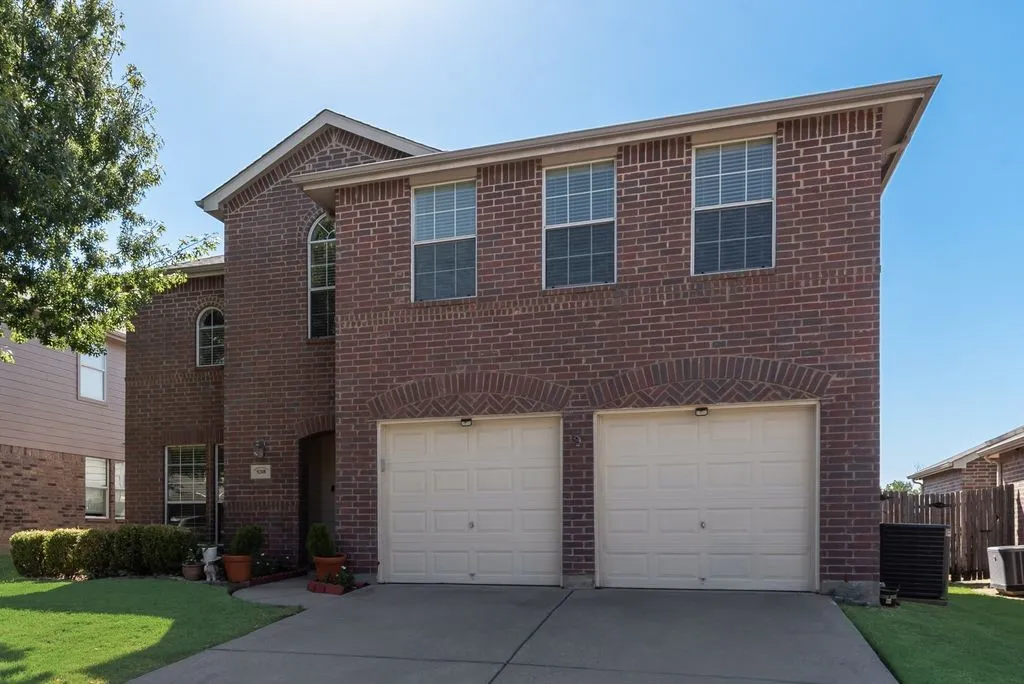 Single Family Residence For Sale in Tarrant County , 9208 Conestoga Drive, Fort Worth, Texas 76131, 4 Bedroom, 3 Bathroom, 2 Garage spaces, 2,620 Sqft, built in 2006, mls#21361650, Real Estate Agent in Fort Worth, Homes For Sale in Tarrant county, Homes For Sale in Fort Worth, Realtor in Fort Worth Texas, Real Estate Brokerage Independent Realty Texas, Luminita Cordes Realtor