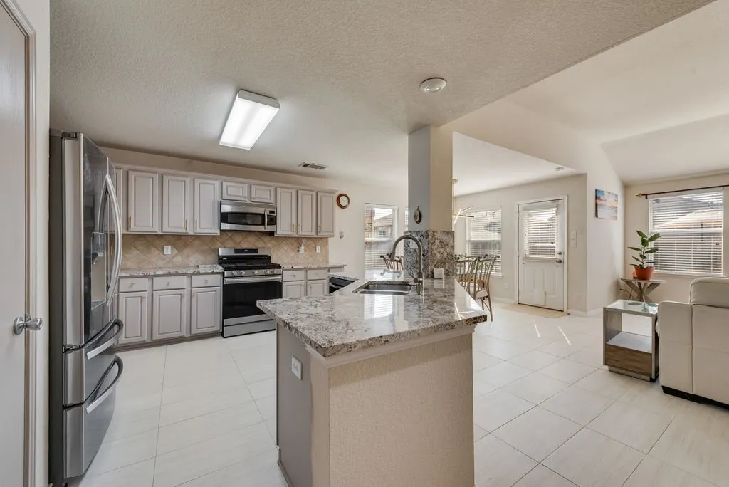 Single Family Residence For Sale in Tarrant County , 9208 Conestoga Drive, Fort Worth, Texas 76131, 4 Bedroom, 3 Bathroom, 2 Garage spaces, 2,620 Sqft, built in 2006, mls#21361650, Real Estate Agent in Fort Worth, Homes For Sale in Tarrant county, Homes For Sale in Fort Worth, Realtor in Fort Worth Texas, Real Estate Brokerage Independent Realty Texas, Luminita Cordes Realtor