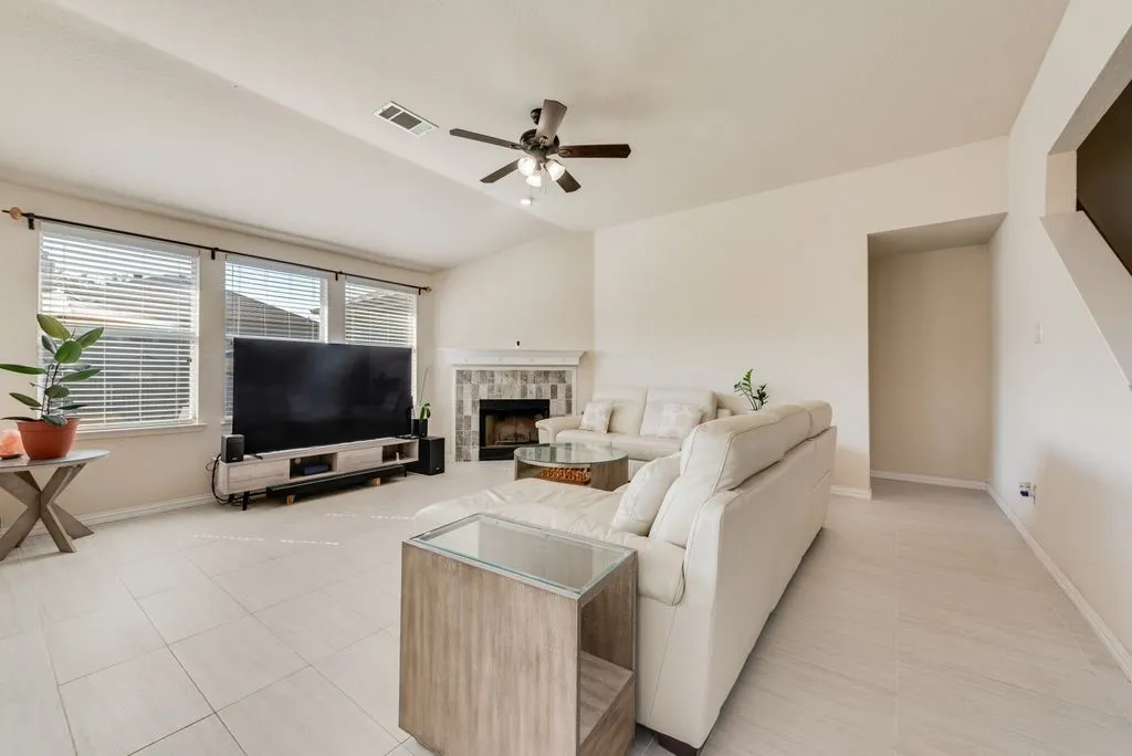 Single Family Residence For Sale in Tarrant County , 9208 Conestoga Drive, Fort Worth, Texas 76131, 4 Bedroom, 3 Bathroom, 2 Garage spaces, 2,620 Sqft, built in 2006, mls#21361650, Real Estate Agent in Fort Worth, Homes For Sale in Tarrant county, Homes For Sale in Fort Worth, Realtor in Fort Worth Texas, Real Estate Brokerage Independent Realty Texas, Luminita Cordes Realtor