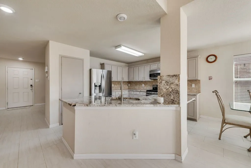 Single Family Residence For Sale in Tarrant County , 9208 Conestoga Drive, Fort Worth, Texas 76131, 4 Bedroom, 3 Bathroom, 2 Garage spaces, 2,620 Sqft, built in 2006, mls#21361650, Real Estate Agent in Fort Worth, Homes For Sale in Tarrant county, Homes For Sale in Fort Worth, Realtor in Fort Worth Texas, Real Estate Brokerage Independent Realty Texas, Luminita Cordes Realtor