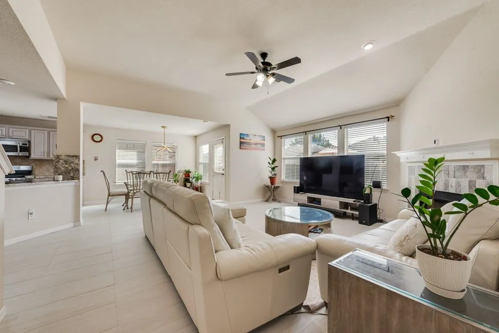 Single Family Residence For Sale in Tarrant County , 9208 Conestoga Drive, Fort Worth, Texas 76131, 4 Bedroom, 3 Bathroom, 2 Garage spaces, 2,620 Sqft, built in 2006, mls#21361650, Real Estate Agent in Fort Worth, Homes For Sale in Tarrant county, Homes For Sale in Fort Worth, Realtor in Fort Worth Texas, Real Estate Brokerage Independent Realty Texas, Luminita Cordes Realtor