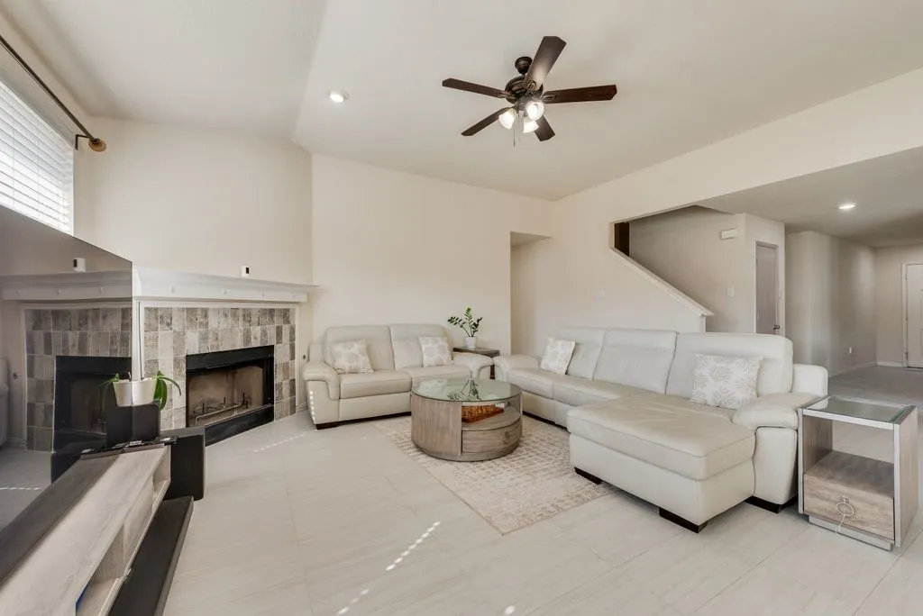 Single Family Residence For Sale in Tarrant County , 9208 Conestoga Drive, Fort Worth, Texas 76131, 4 Bedroom, 3 Bathroom, 2 Garage spaces, 2,620 Sqft, built in 2006, mls#21361650, Real Estate Agent in Fort Worth, Homes For Sale in Tarrant county, Homes For Sale in Fort Worth, Realtor in Fort Worth Texas, Real Estate Brokerage Independent Realty Texas, Luminita Cordes Realtor