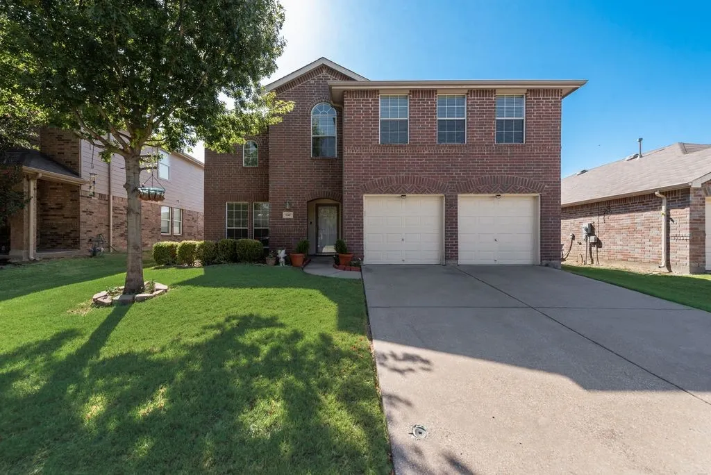Single Family Residence For Sale in Tarrant County , 9208 Conestoga Drive, Fort Worth, Texas 76131, 4 Bedroom, 3 Bathroom, 2 Garage spaces, 2,620 Sqft, built in 2006, mls#21361650, Real Estate Agent in Fort Worth, Homes For Sale in Tarrant county, Homes For Sale in Fort Worth, Realtor in Fort Worth Texas, Real Estate Brokerage Independent Realty Texas, Luminita Cordes Realtor