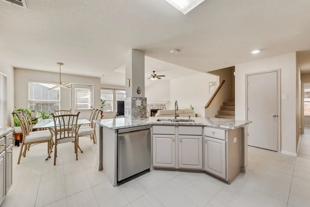 Single Family Residence For Sale in Tarrant County , 9208 Conestoga Drive, Fort Worth, Texas 76131, 4 Bedroom, 3 Bathroom, 2 Garage spaces, 2,620 Sqft, built in 2006, mls#21361650, Real Estate Agent in Fort Worth, Homes For Sale in Tarrant county, Homes For Sale in Fort Worth, Realtor in Fort Worth Texas, Real Estate Brokerage Independent Realty Texas, Luminita Cordes Realtor