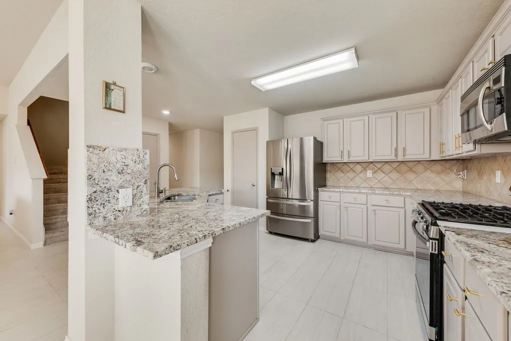 Single Family Residence For Sale in Tarrant County , 9208 Conestoga Drive, Fort Worth, Texas 76131, 4 Bedroom, 3 Bathroom, 2 Garage spaces, 2,620 Sqft, built in 2006, mls#21361650, Real Estate Agent in Fort Worth, Homes For Sale in Tarrant county, Homes For Sale in Fort Worth, Realtor in Fort Worth Texas, Real Estate Brokerage Independent Realty Texas, Luminita Cordes Realtor