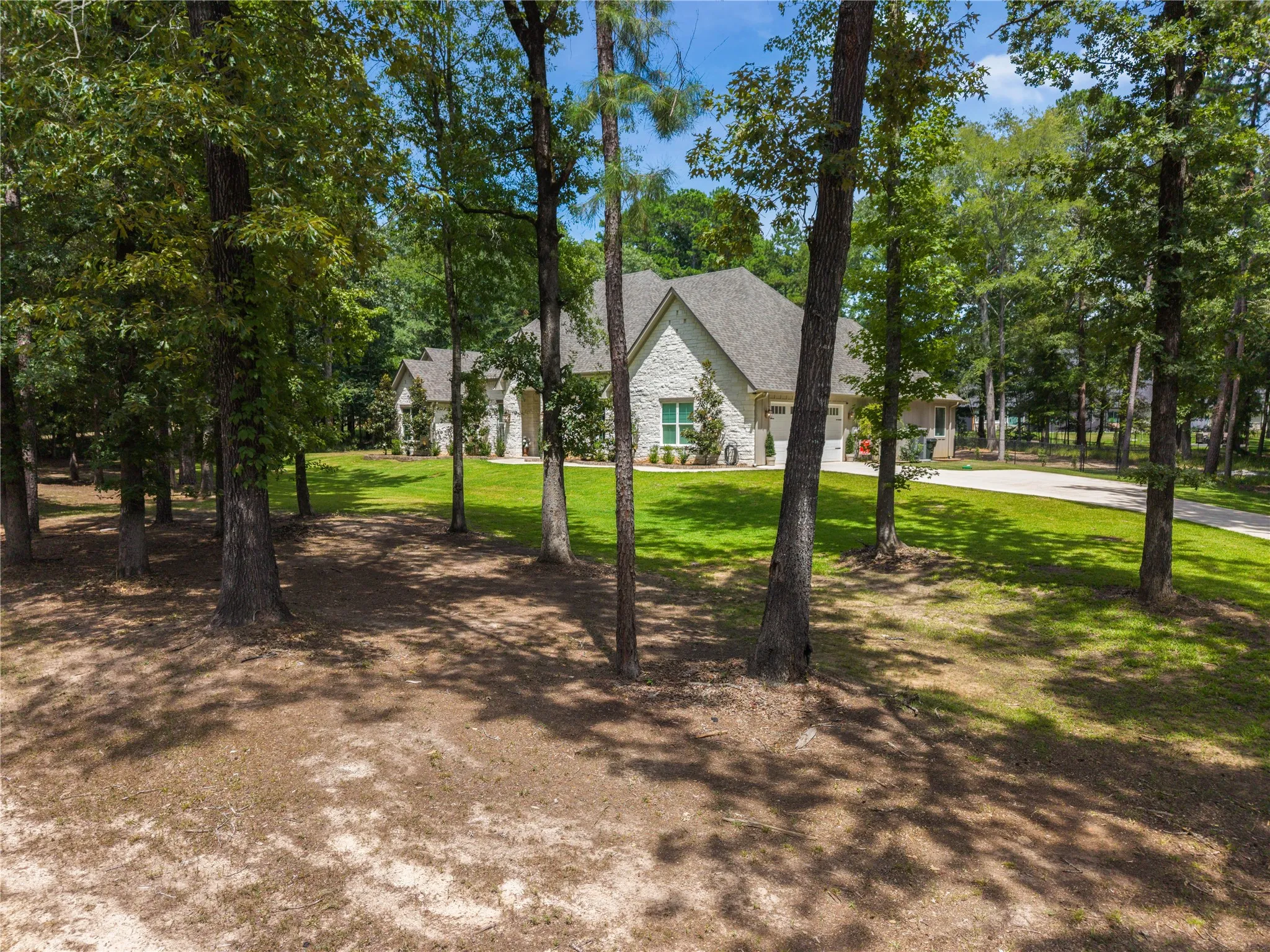 Single Family Residence For Sale in Smith County , 15373 Lakeside Drive, Tyler, Texas 75707, 4 Bedroom, 4 Bathroom, 2 Garage spaces, 2,869 Sqft, built in 2022, Price $699,000, mls#21344786, Real Estate Agent in Tyler, Homes For Sale in Smith county, Homes For Sale in Tyler, Realtor in Tyler Texas, Real Estate Brokerage Independent Realty Texas, Luminita Cordes Realtor