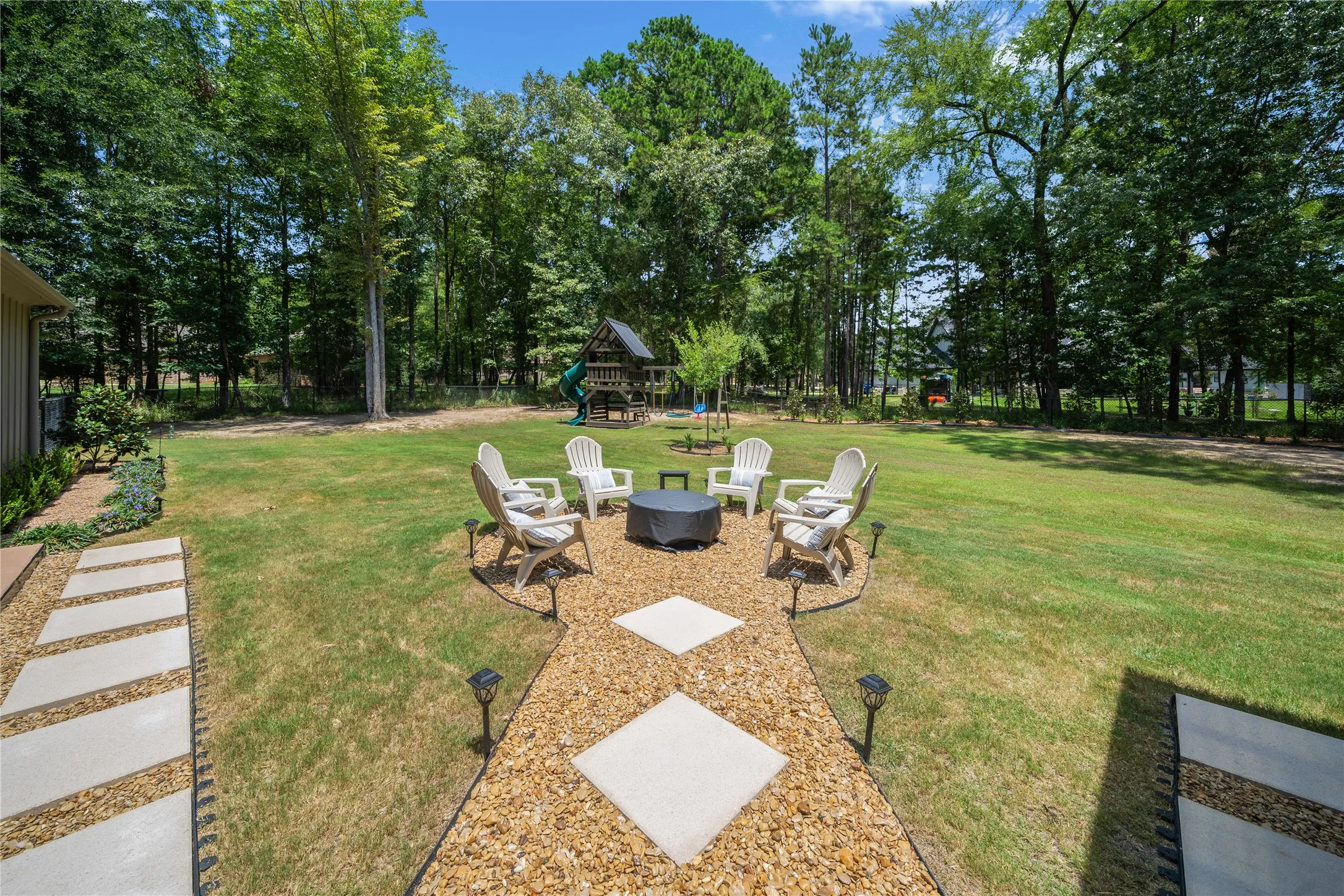Single Family Residence For Sale in Smith County , 15373 Lakeside Drive, Tyler, Texas 75707, 4 Bedroom, 4 Bathroom, 2 Garage spaces, 2,869 Sqft, built in 2022, Price $699,000, mls#21344786, Real Estate Agent in Tyler, Homes For Sale in Smith county, Homes For Sale in Tyler, Realtor in Tyler Texas, Real Estate Brokerage Independent Realty Texas, Luminita Cordes Realtor