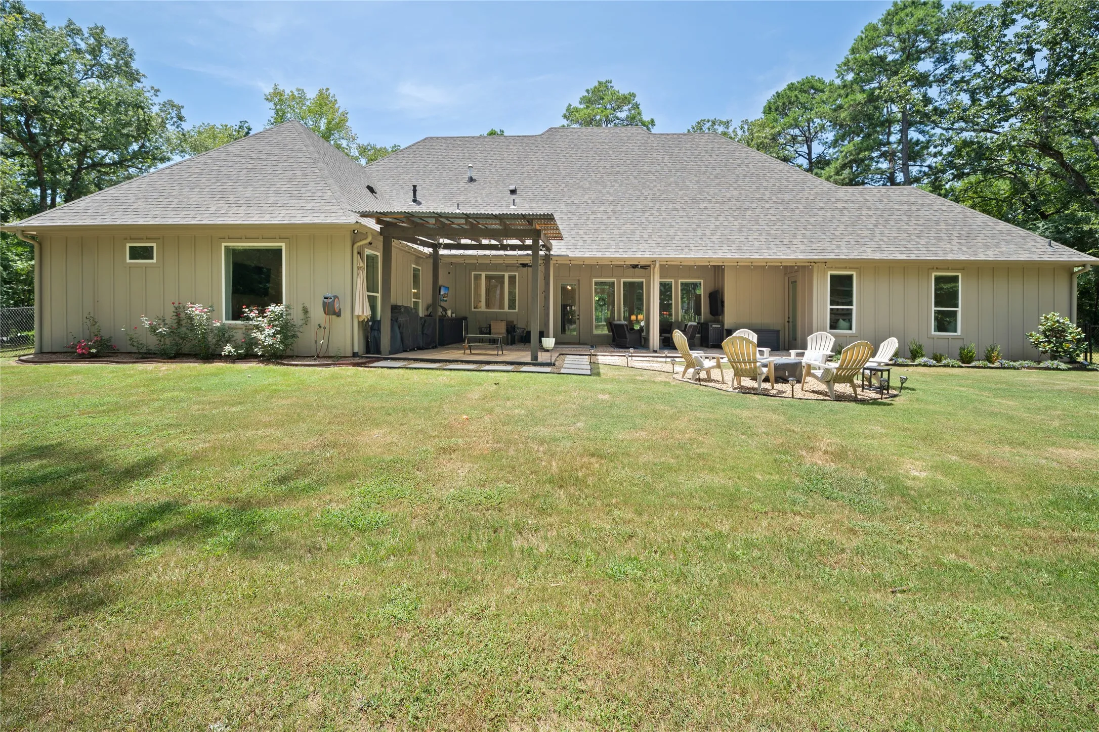 Single Family Residence For Sale in Smith County , 15373 Lakeside Drive, Tyler, Texas 75707, 4 Bedroom, 4 Bathroom, 2 Garage spaces, 2,869 Sqft, built in 2022, Price $699,000, mls#21344786, Real Estate Agent in Tyler, Homes For Sale in Smith county, Homes For Sale in Tyler, Realtor in Tyler Texas, Real Estate Brokerage Independent Realty Texas, Luminita Cordes Realtor