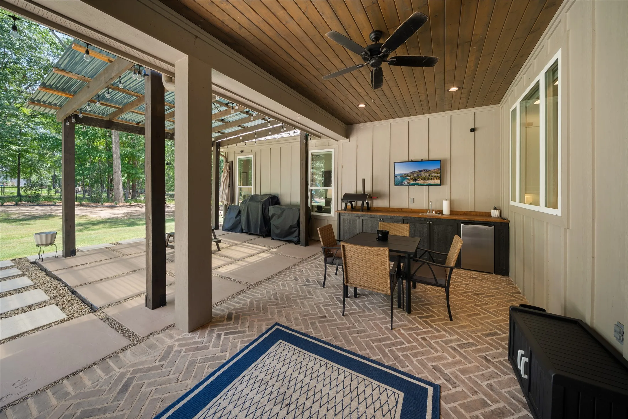 Single Family Residence For Sale in Smith County , 15373 Lakeside Drive, Tyler, Texas 75707, 4 Bedroom, 4 Bathroom, 2 Garage spaces, 2,869 Sqft, built in 2022, Price $699,000, mls#21344786, Real Estate Agent in Tyler, Homes For Sale in Smith county, Homes For Sale in Tyler, Realtor in Tyler Texas, Real Estate Brokerage Independent Realty Texas, Luminita Cordes Realtor