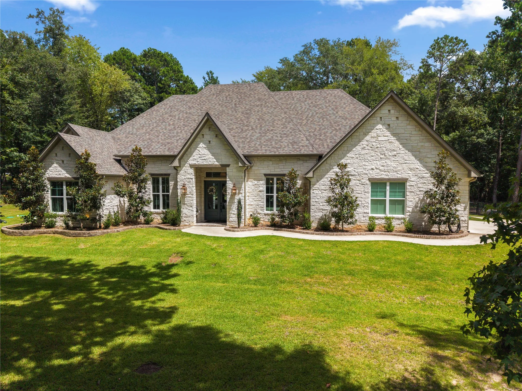 Single Family Residence For Sale in Smith County , 15373 Lakeside Drive, Tyler, Texas 75707, 4 Bedroom, 4 Bathroom, 2 Garage spaces, 2,869 Sqft, built in 2022, Price $699,000, mls#21344786, Real Estate Agent in Tyler, Homes For Sale in Smith county, Homes For Sale in Tyler, Realtor in Tyler Texas, Real Estate Brokerage Independent Realty Texas, Luminita Cordes Realtor