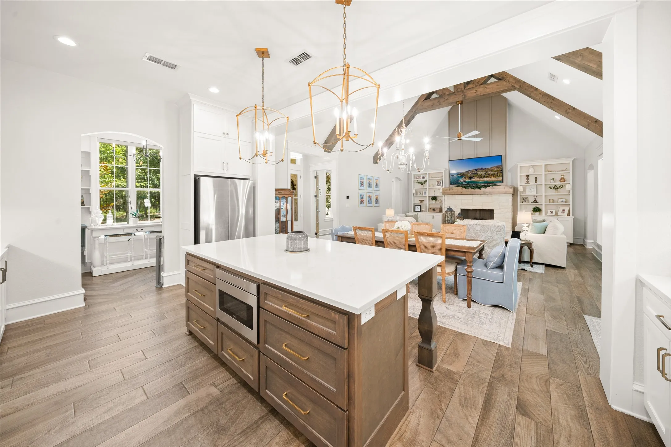 Single Family Residence For Sale in Smith County , 15373 Lakeside Drive, Tyler, Texas 75707, 4 Bedroom, 4 Bathroom, 2 Garage spaces, 2,869 Sqft, built in 2022, Price $699,000, mls#21344786, Real Estate Agent in Tyler, Homes For Sale in Smith county, Homes For Sale in Tyler, Realtor in Tyler Texas, Real Estate Brokerage Independent Realty Texas, Luminita Cordes Realtor