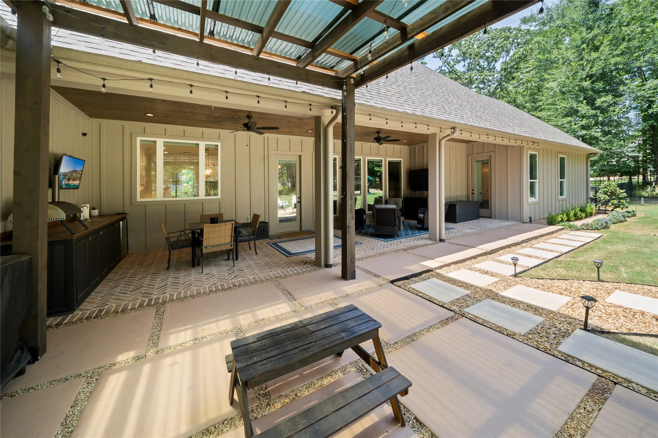 Single Family Residence For Sale in Smith County , 15373 Lakeside Drive, Tyler, Texas 75707, 4 Bedroom, 4 Bathroom, 2 Garage spaces, 2,869 Sqft, built in 2022, Price $699,000, mls#21344786, Real Estate Agent in Tyler, Homes For Sale in Smith county, Homes For Sale in Tyler, Realtor in Tyler Texas, Real Estate Brokerage Independent Realty Texas, Luminita Cordes Realtor