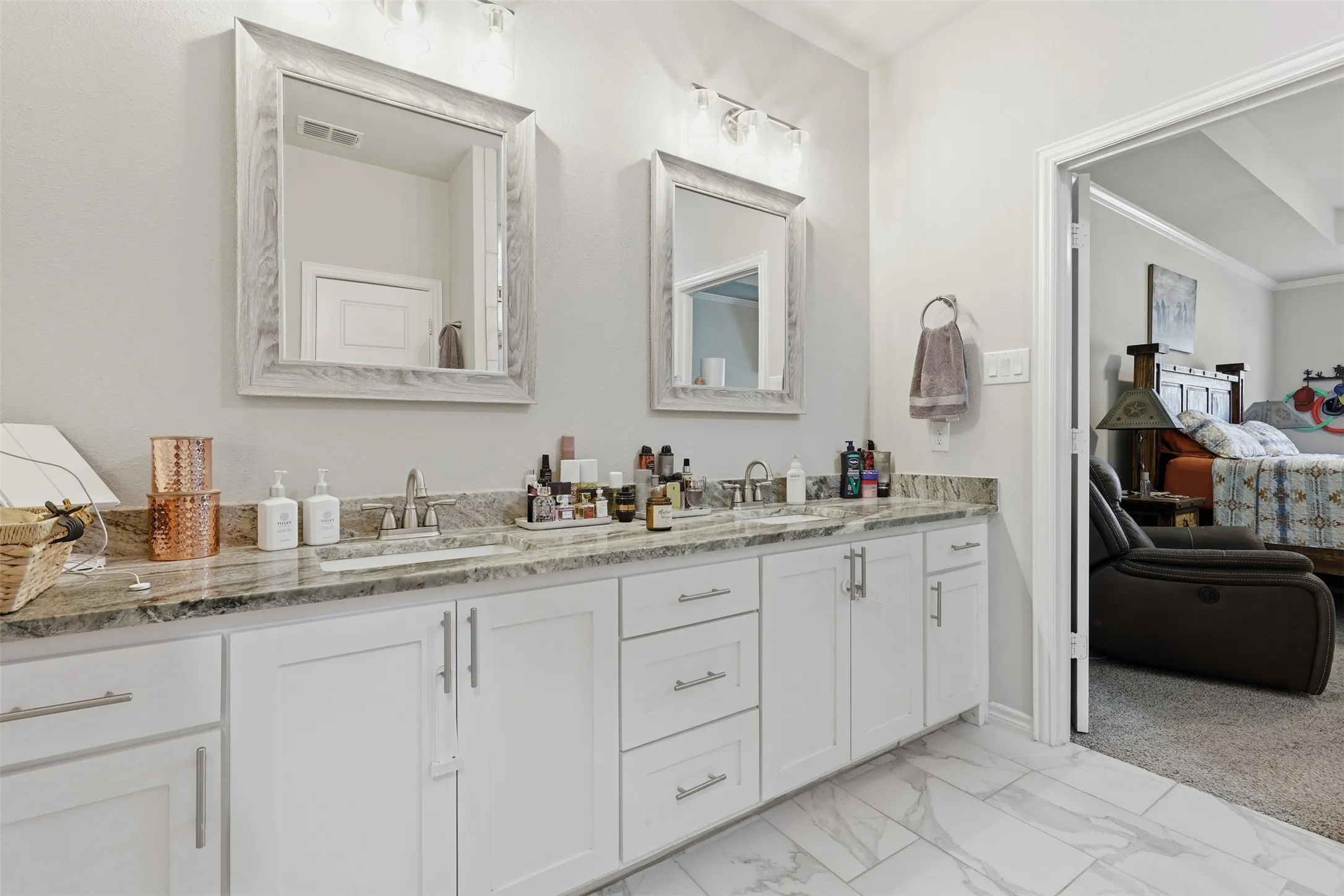Single Family Residence For Sale in Johnson County , 328 Ridge Drive N, Cleburne, Texas 76033, 4 Bedroom, 2 Bathroom, 2 Garage spaces, 2,126 Sqft, built in 2022, mls#21361518, Real Estate Agent in Cleburne, Homes For Sale in Johnson county, Homes For Sale in Cleburne, Realtor in Cleburne Texas, Real Estate Brokerage Independent Realty Texas, Luminita Cordes Realtor