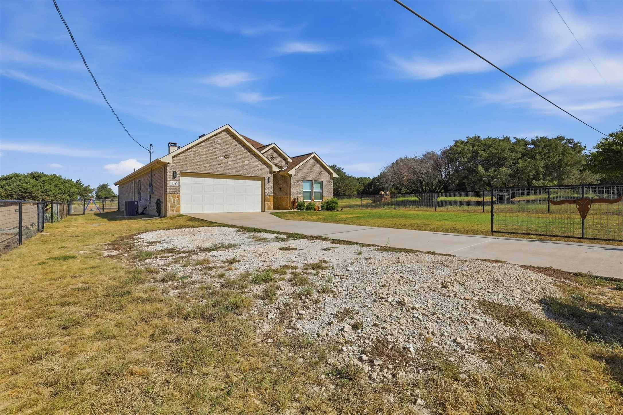 Single Family Residence For Sale in Johnson County , 328 Ridge Drive N, Cleburne, Texas 76033, 4 Bedroom, 2 Bathroom, 2 Garage spaces, 2,126 Sqft, built in 2022, mls#21361518, Real Estate Agent in Cleburne, Homes For Sale in Johnson county, Homes For Sale in Cleburne, Realtor in Cleburne Texas, Real Estate Brokerage Independent Realty Texas, Luminita Cordes Realtor
