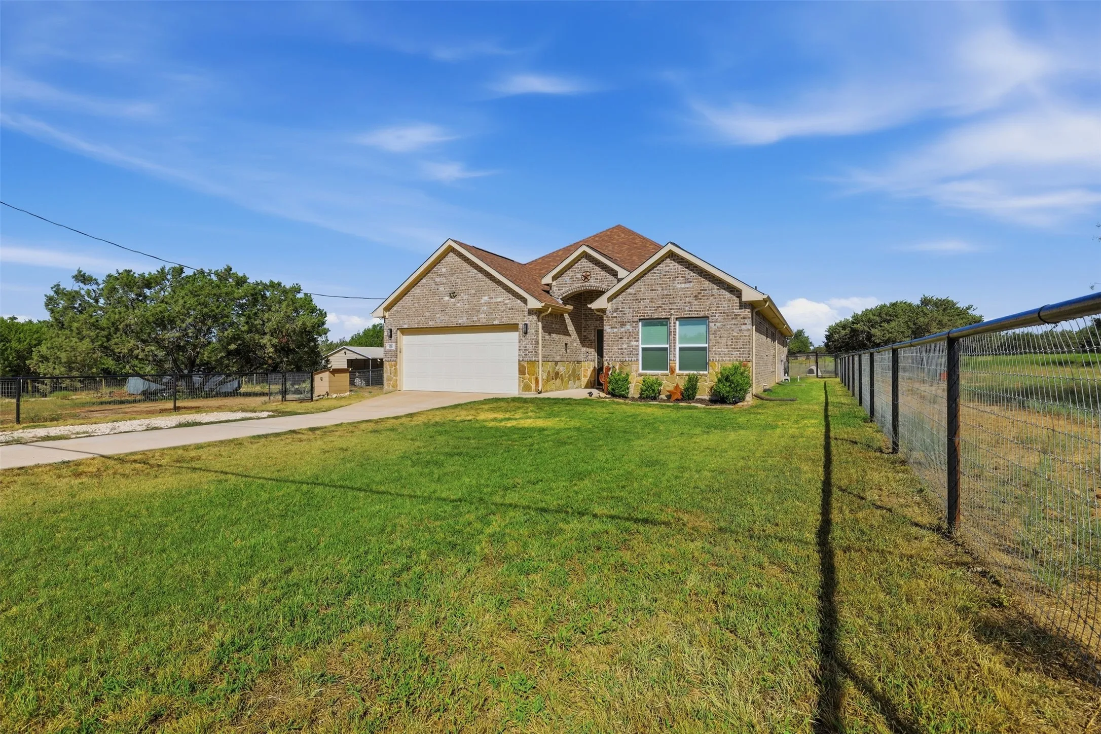 Single Family Residence For Sale in Johnson County , 328 Ridge Drive N, Cleburne, Texas 76033, 4 Bedroom, 2 Bathroom, 2 Garage spaces, 2,126 Sqft, built in 2022, mls#21361518, Real Estate Agent in Cleburne, Homes For Sale in Johnson county, Homes For Sale in Cleburne, Realtor in Cleburne Texas, Real Estate Brokerage Independent Realty Texas, Luminita Cordes Realtor