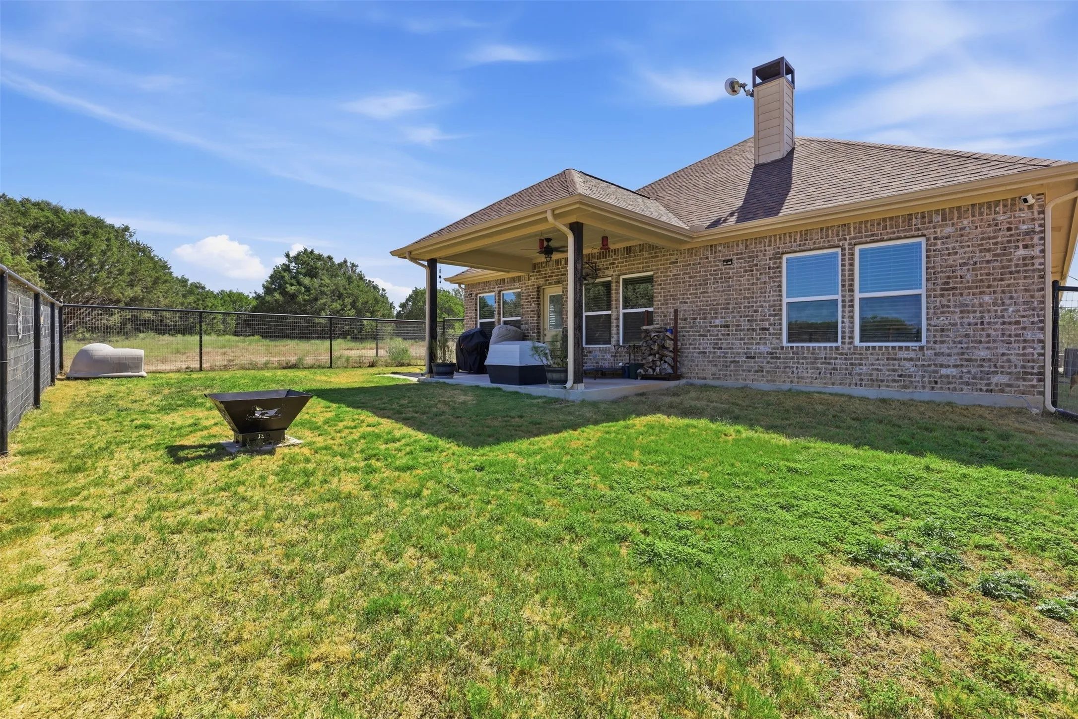 Single Family Residence For Sale in Johnson County , 328 Ridge Drive N, Cleburne, Texas 76033, 4 Bedroom, 2 Bathroom, 2 Garage spaces, 2,126 Sqft, built in 2022, mls#21361518, Real Estate Agent in Cleburne, Homes For Sale in Johnson county, Homes For Sale in Cleburne, Realtor in Cleburne Texas, Real Estate Brokerage Independent Realty Texas, Luminita Cordes Realtor