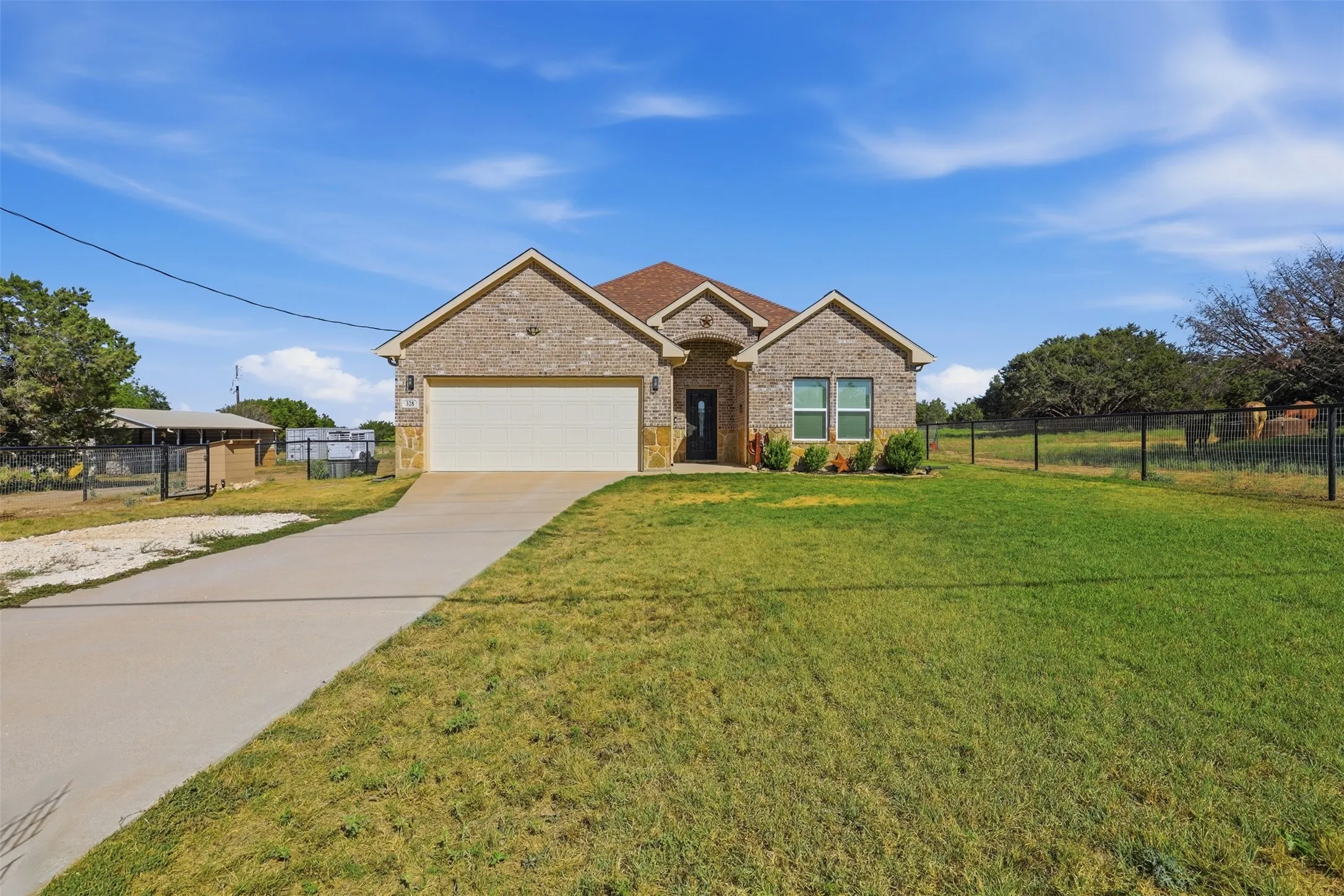 Single Family Residence For Sale in Johnson County , 328 Ridge Drive N, Cleburne, Texas 76033, 4 Bedroom, 2 Bathroom, 2 Garage spaces, 2,126 Sqft, built in 2022, mls#21361518, Real Estate Agent in Cleburne, Homes For Sale in Johnson county, Homes For Sale in Cleburne, Realtor in Cleburne Texas, Real Estate Brokerage Independent Realty Texas, Luminita Cordes Realtor
