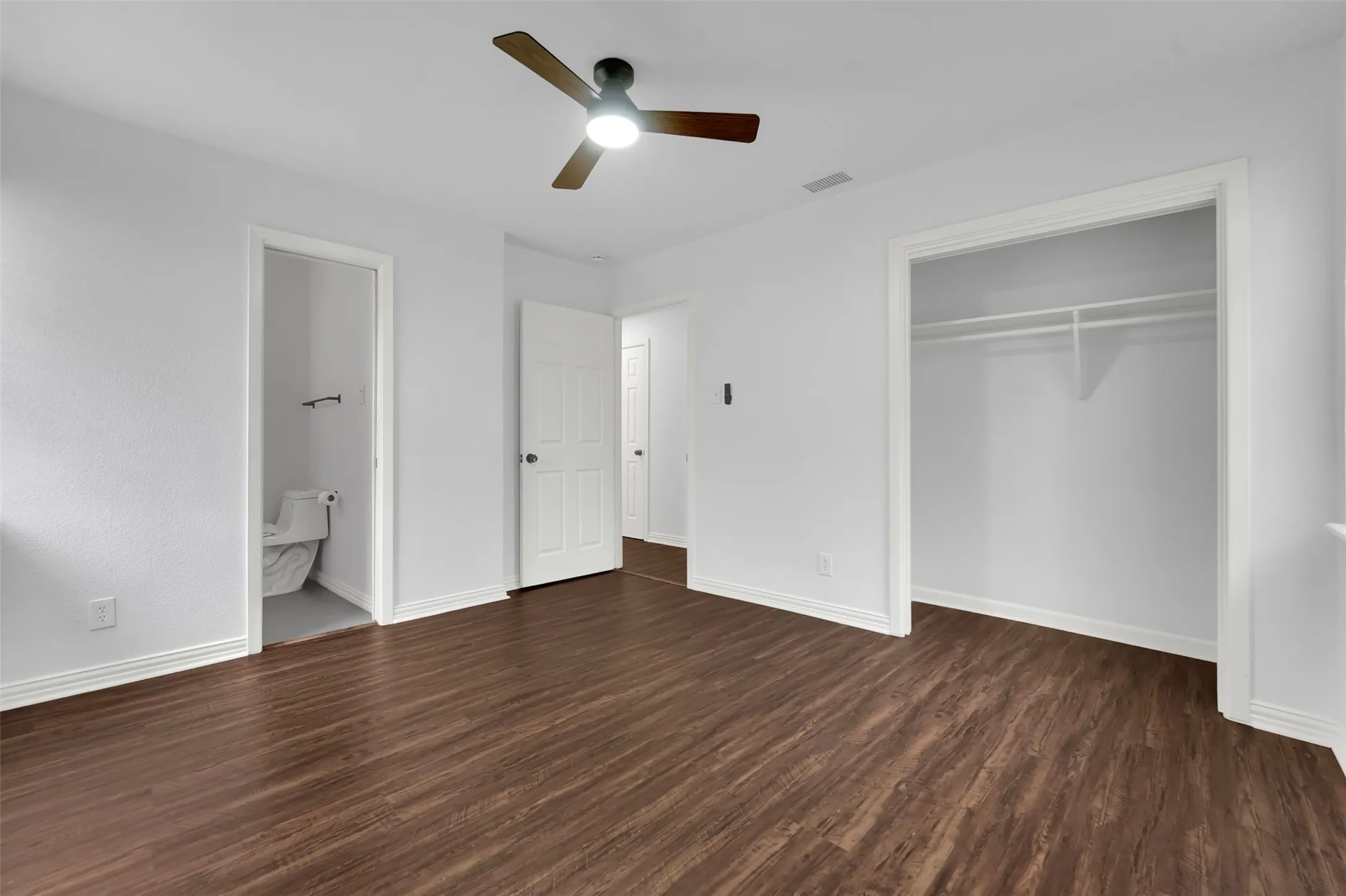 Single Family Residence For Sale in Dallas County , 510 Pleasant Valley Road, Garland, Texas 75040, 3 Bedroom, 2 Bathroom, 2 Garage spaces, 1,174 Sqft, built in 1960, mls#21348112, Real Estate Agent in Garland, Homes For Sale in Dallas county, Homes For Sale in Garland, Realtor in Garland Texas, Real Estate Brokerage Independent Realty Texas, Luminita Cordes Realtor