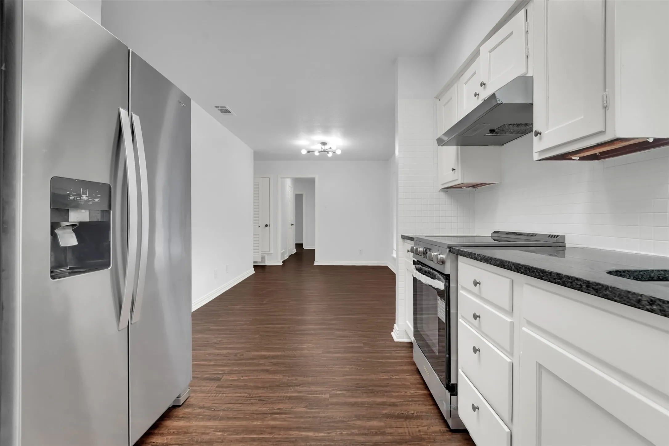 Single Family Residence For Sale in Dallas County , 510 Pleasant Valley Road, Garland, Texas 75040, 3 Bedroom, 2 Bathroom, 2 Garage spaces, 1,174 Sqft, built in 1960, mls#21348112, Real Estate Agent in Garland, Homes For Sale in Dallas county, Homes For Sale in Garland, Realtor in Garland Texas, Real Estate Brokerage Independent Realty Texas, Luminita Cordes Realtor