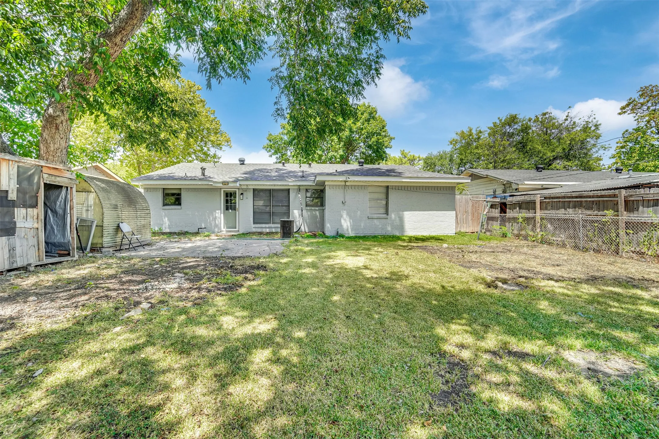 Single Family Residence For Sale in Dallas County , 510 Pleasant Valley Road, Garland, Texas 75040, 3 Bedroom, 2 Bathroom, 2 Garage spaces, 1,174 Sqft, built in 1960, mls#21348112, Real Estate Agent in Garland, Homes For Sale in Dallas county, Homes For Sale in Garland, Realtor in Garland Texas, Real Estate Brokerage Independent Realty Texas, Luminita Cordes Realtor