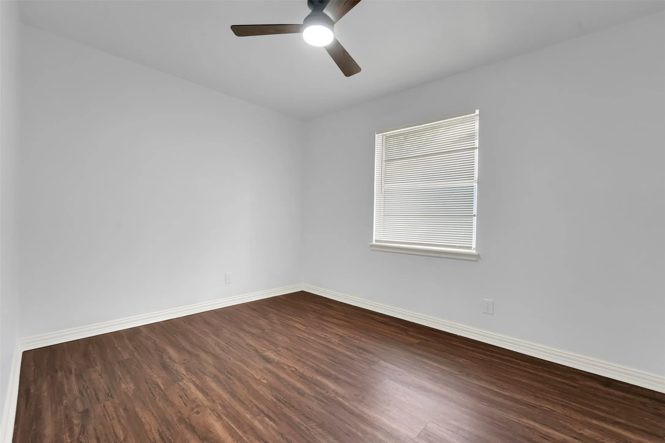 Single Family Residence For Sale in Dallas County , 510 Pleasant Valley Road, Garland, Texas 75040, 3 Bedroom, 2 Bathroom, 2 Garage spaces, 1,174 Sqft, built in 1960, mls#21348112, Real Estate Agent in Garland, Homes For Sale in Dallas county, Homes For Sale in Garland, Realtor in Garland Texas, Real Estate Brokerage Independent Realty Texas, Luminita Cordes Realtor