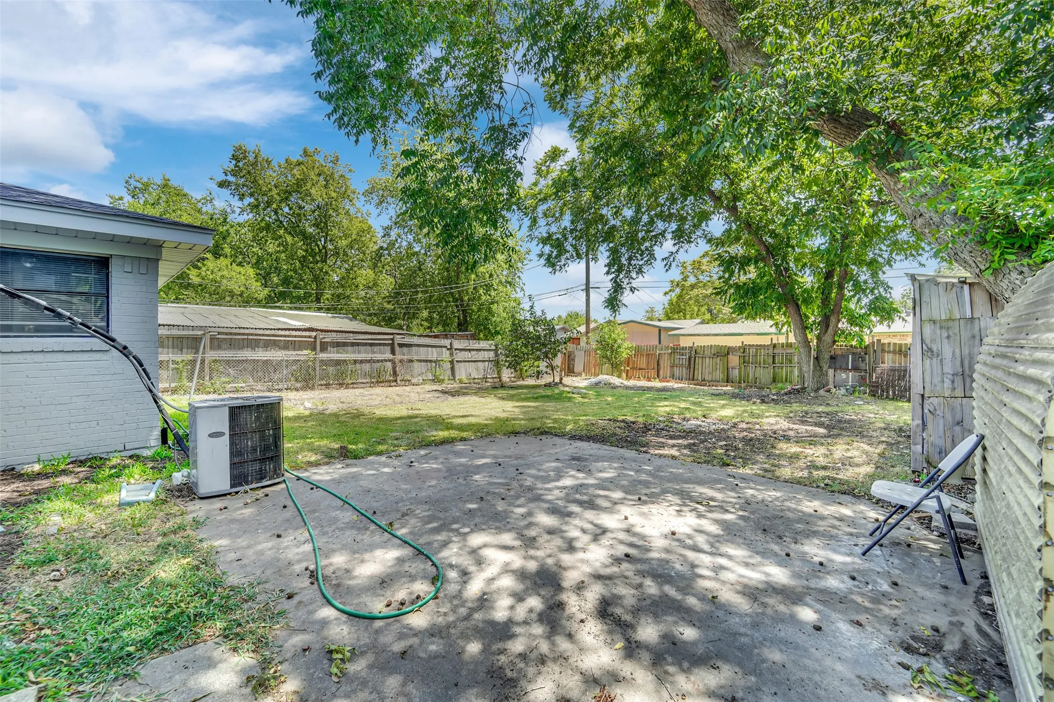 Single Family Residence For Sale in Dallas County , 510 Pleasant Valley Road, Garland, Texas 75040, 3 Bedroom, 2 Bathroom, 2 Garage spaces, 1,174 Sqft, built in 1960, mls#21348112, Real Estate Agent in Garland, Homes For Sale in Dallas county, Homes For Sale in Garland, Realtor in Garland Texas, Real Estate Brokerage Independent Realty Texas, Luminita Cordes Realtor