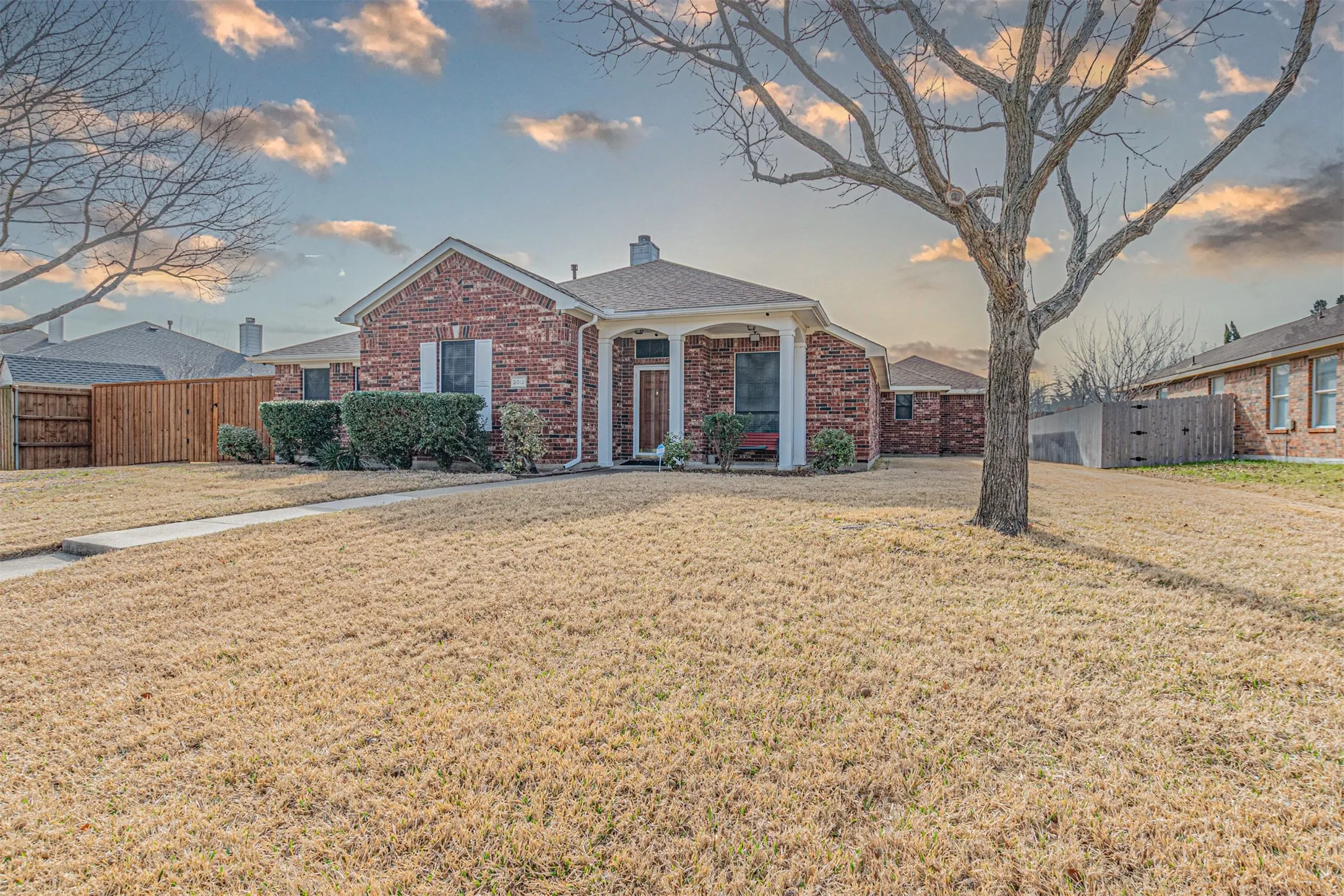 Single Family Residence For Sale in Dallas County , 2812 Preston Creek, Mesquite, Texas 75181, 3 Bedroom, 2 Bathroom, 2 Garage spaces, 2,002 Sqft, built in 1999, mls#21361527, Real Estate Agent in Mesquite, Homes For Sale in Dallas county, Homes For Sale in Mesquite, Realtor in Mesquite Texas, Real Estate Brokerage Independent Realty Texas, Luminita Cordes Realtor