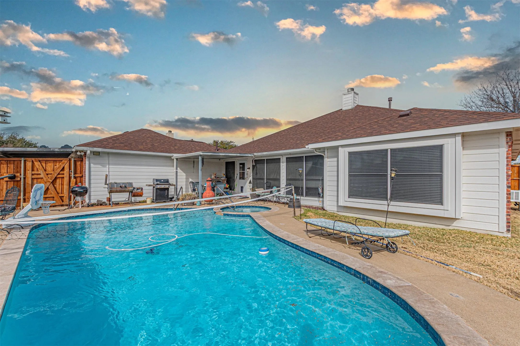 Single Family Residence For Sale in Dallas County , 2812 Preston Creek, Mesquite, Texas 75181, 3 Bedroom, 2 Bathroom, 2 Garage spaces, 2,002 Sqft, built in 1999, mls#21361527, Real Estate Agent in Mesquite, Homes For Sale in Dallas county, Homes For Sale in Mesquite, Realtor in Mesquite Texas, Real Estate Brokerage Independent Realty Texas, Luminita Cordes Realtor