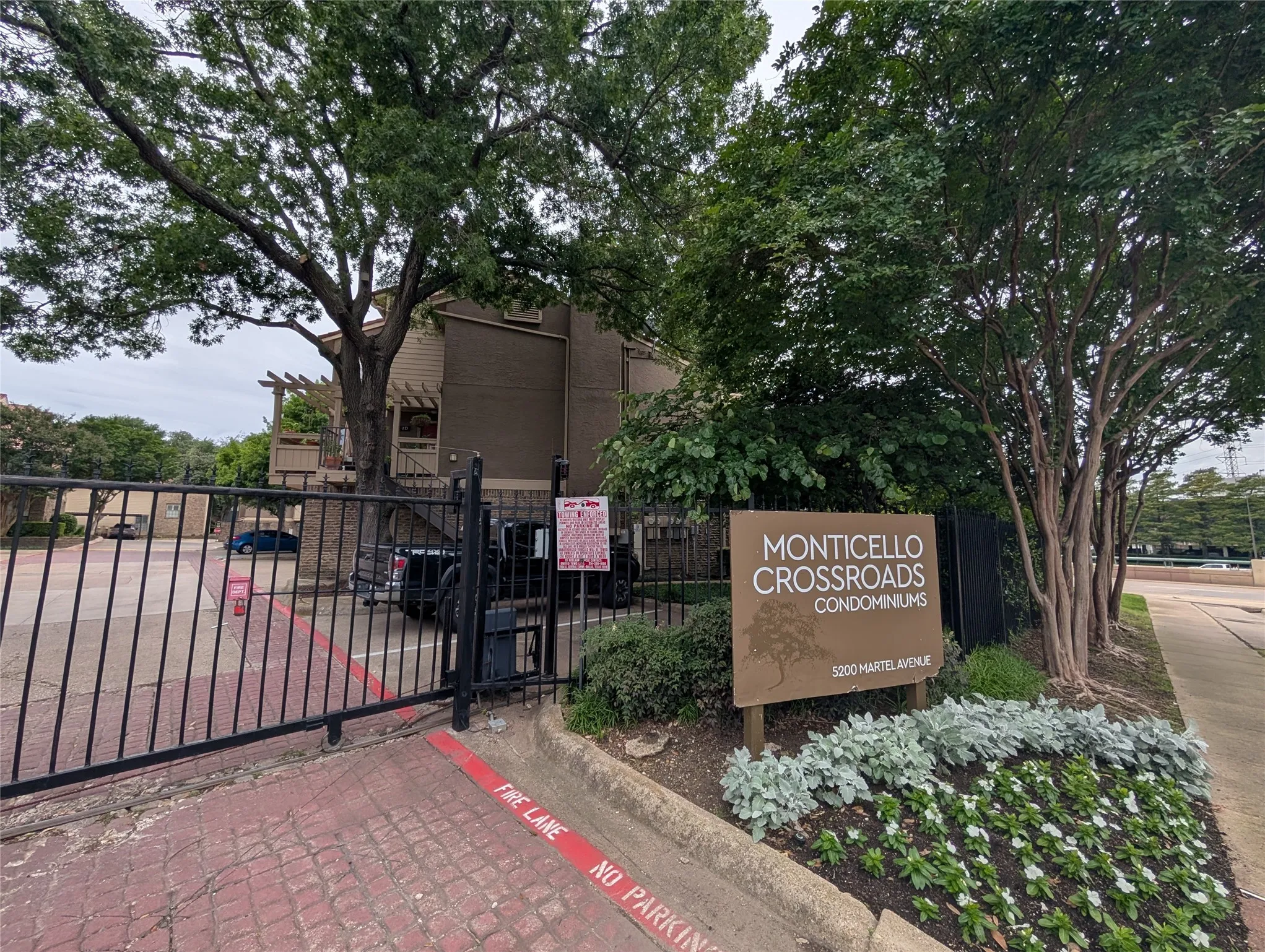 Condominium For Rent in Dallas County , 5200 Martel Avenue 11N, Dallas, Texas 75206, 1 Bedroom, 2 Bathroom, 1 Garage spaces, 837 Sqft, built in 1981, mls#21361788, Real Estate Agent in Dallas, Homes For Rent in Dallas county, Homes For Rent in Dallas, Realtor in Dallas Texas, Real Estate Brokerage Independent Realty Texas, Luminita Cordes Realtor