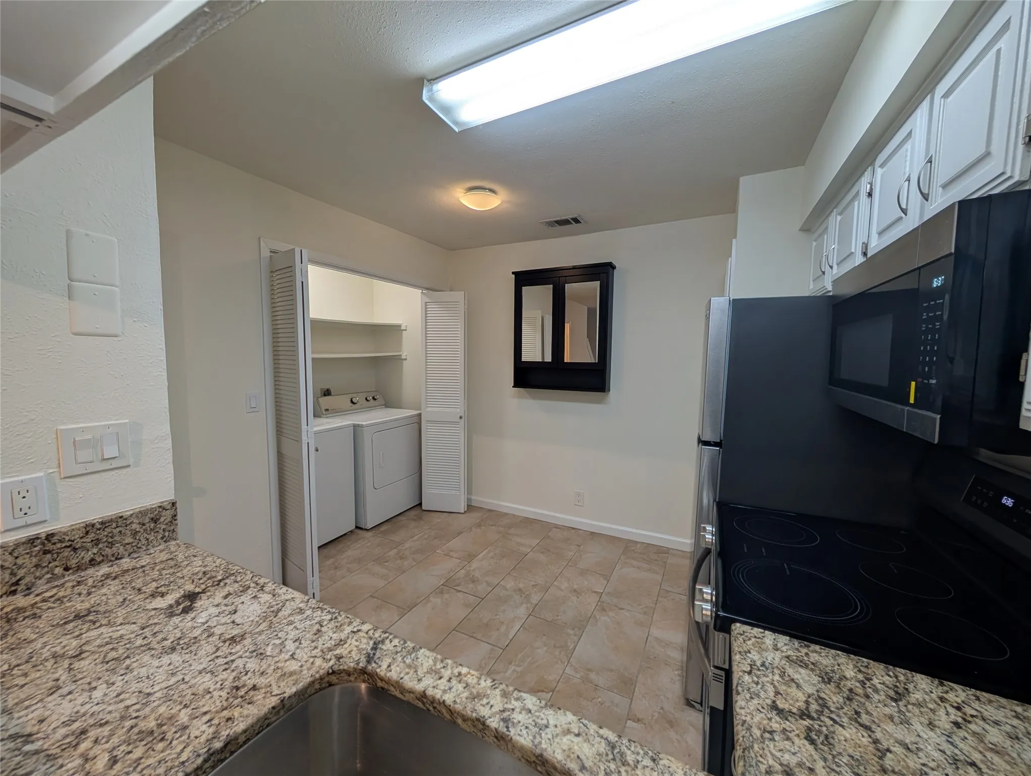 Condominium For Rent in Dallas County , 5200 Martel Avenue 11N, Dallas, Texas 75206, 1 Bedroom, 2 Bathroom, 1 Garage spaces, 837 Sqft, built in 1981, mls#21361788, Real Estate Agent in Dallas, Homes For Rent in Dallas county, Homes For Rent in Dallas, Realtor in Dallas Texas, Real Estate Brokerage Independent Realty Texas, Luminita Cordes Realtor