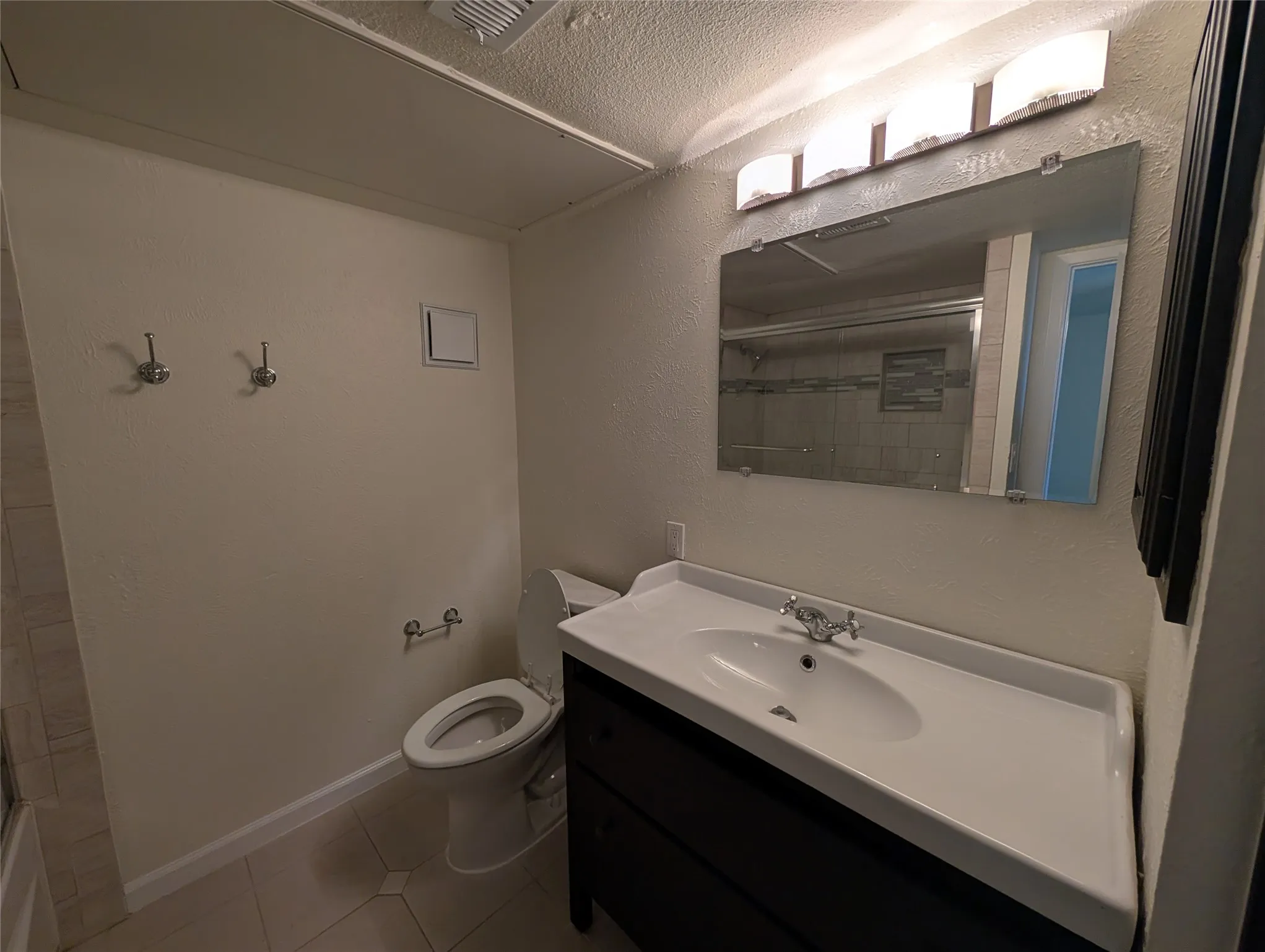 Condominium For Rent in Dallas County , 5200 Martel Avenue 11N, Dallas, Texas 75206, 1 Bedroom, 2 Bathroom, 1 Garage spaces, 837 Sqft, built in 1981, mls#21361788, Real Estate Agent in Dallas, Homes For Rent in Dallas county, Homes For Rent in Dallas, Realtor in Dallas Texas, Real Estate Brokerage Independent Realty Texas, Luminita Cordes Realtor