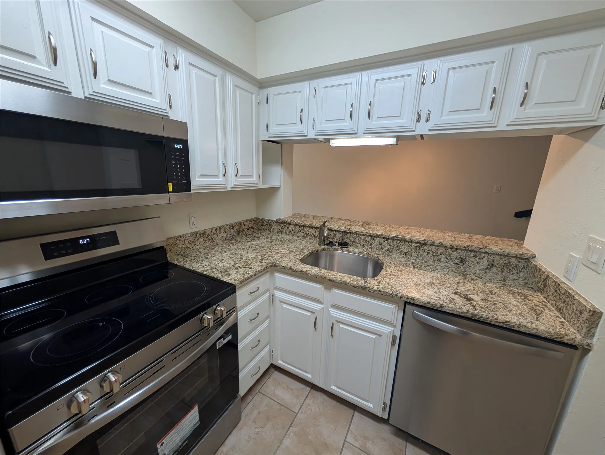 Condominium For Rent in Dallas County , 5200 Martel Avenue 11N, Dallas, Texas 75206, 1 Bedroom, 2 Bathroom, 1 Garage spaces, 837 Sqft, built in 1981, mls#21361788, Real Estate Agent in Dallas, Homes For Rent in Dallas county, Homes For Rent in Dallas, Realtor in Dallas Texas, Real Estate Brokerage Independent Realty Texas, Luminita Cordes Realtor
