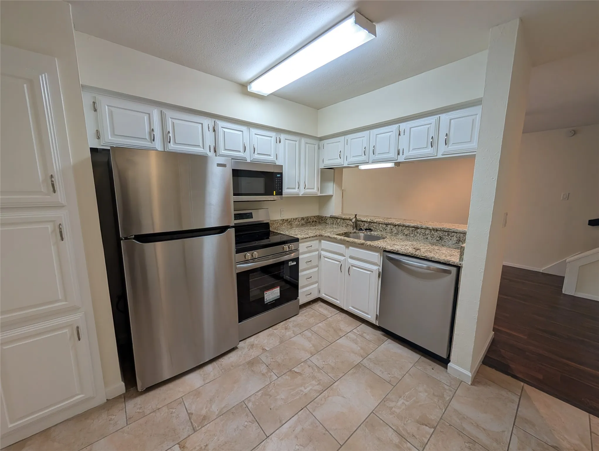 Condominium For Rent in Dallas County , 5200 Martel Avenue 11N, Dallas, Texas 75206, 1 Bedroom, 2 Bathroom, 1 Garage spaces, 837 Sqft, built in 1981, mls#21361788, Real Estate Agent in Dallas, Homes For Rent in Dallas county, Homes For Rent in Dallas, Realtor in Dallas Texas, Real Estate Brokerage Independent Realty Texas, Luminita Cordes Realtor
