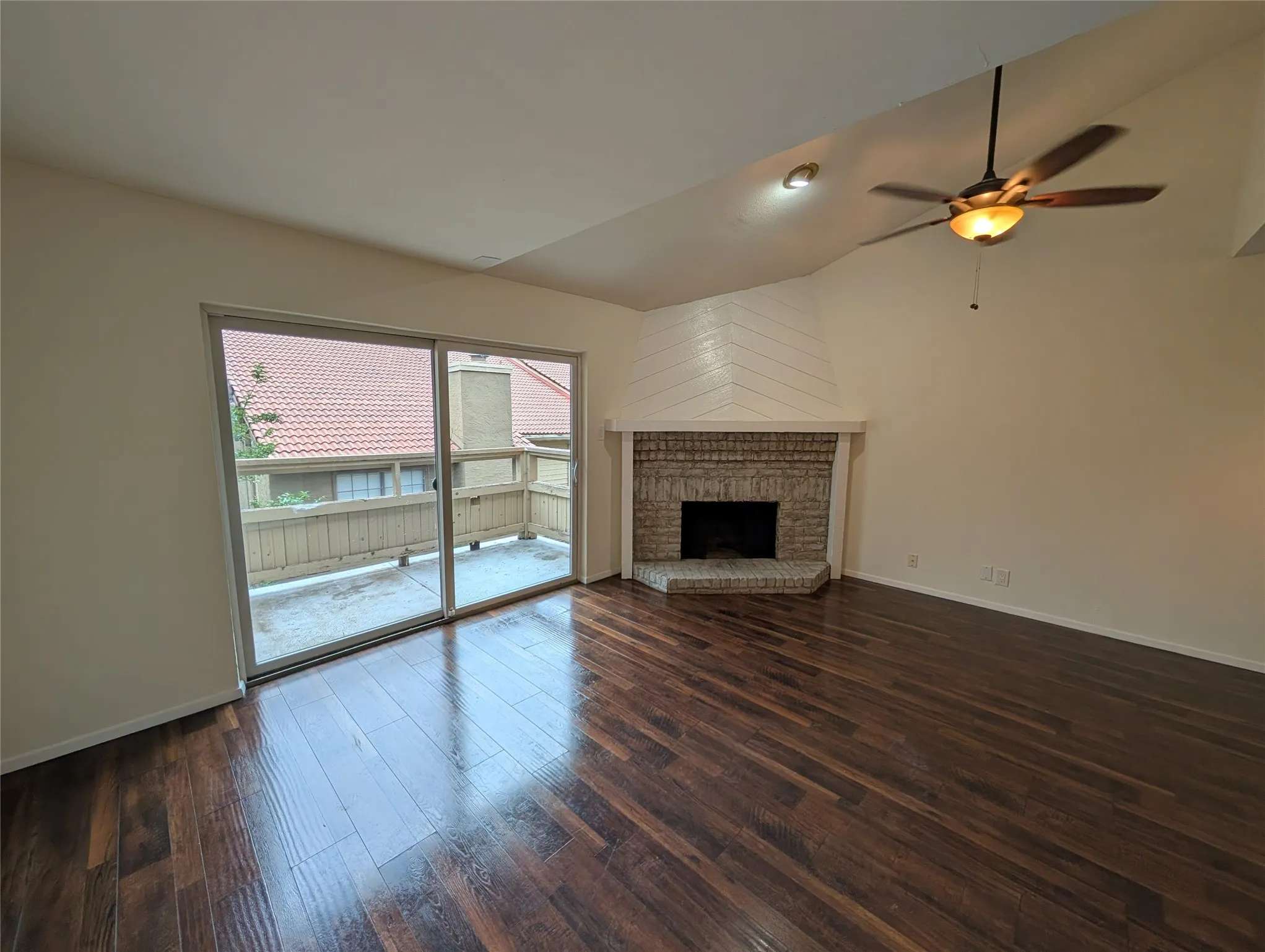 Condominium For Rent in Dallas County , 5200 Martel Avenue 11N, Dallas, Texas 75206, 1 Bedroom, 2 Bathroom, 1 Garage spaces, 837 Sqft, built in 1981, mls#21361788, Real Estate Agent in Dallas, Homes For Rent in Dallas county, Homes For Rent in Dallas, Realtor in Dallas Texas, Real Estate Brokerage Independent Realty Texas, Luminita Cordes Realtor