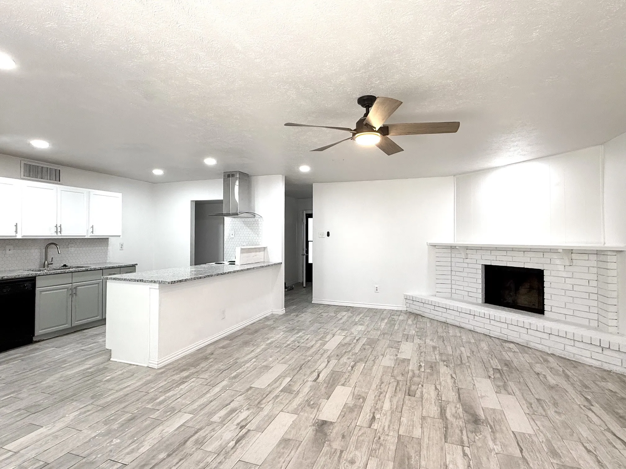 Single Family Residence For Rent in Collin County , 545 Oldbridge Drive, Allen, Texas 75002, 4 Bedroom, 2 Bathroom, 2 Garage spaces, 1,333 Sqft, built in 1976, Price $2,300, mls#21361024, Real Estate Agent in Allen, Homes For Rent in Collin county, Homes For Rent in Allen, Realtor in Allen Texas, Real Estate Brokerage Independent Realty Texas, Luminita Cordes Realtor