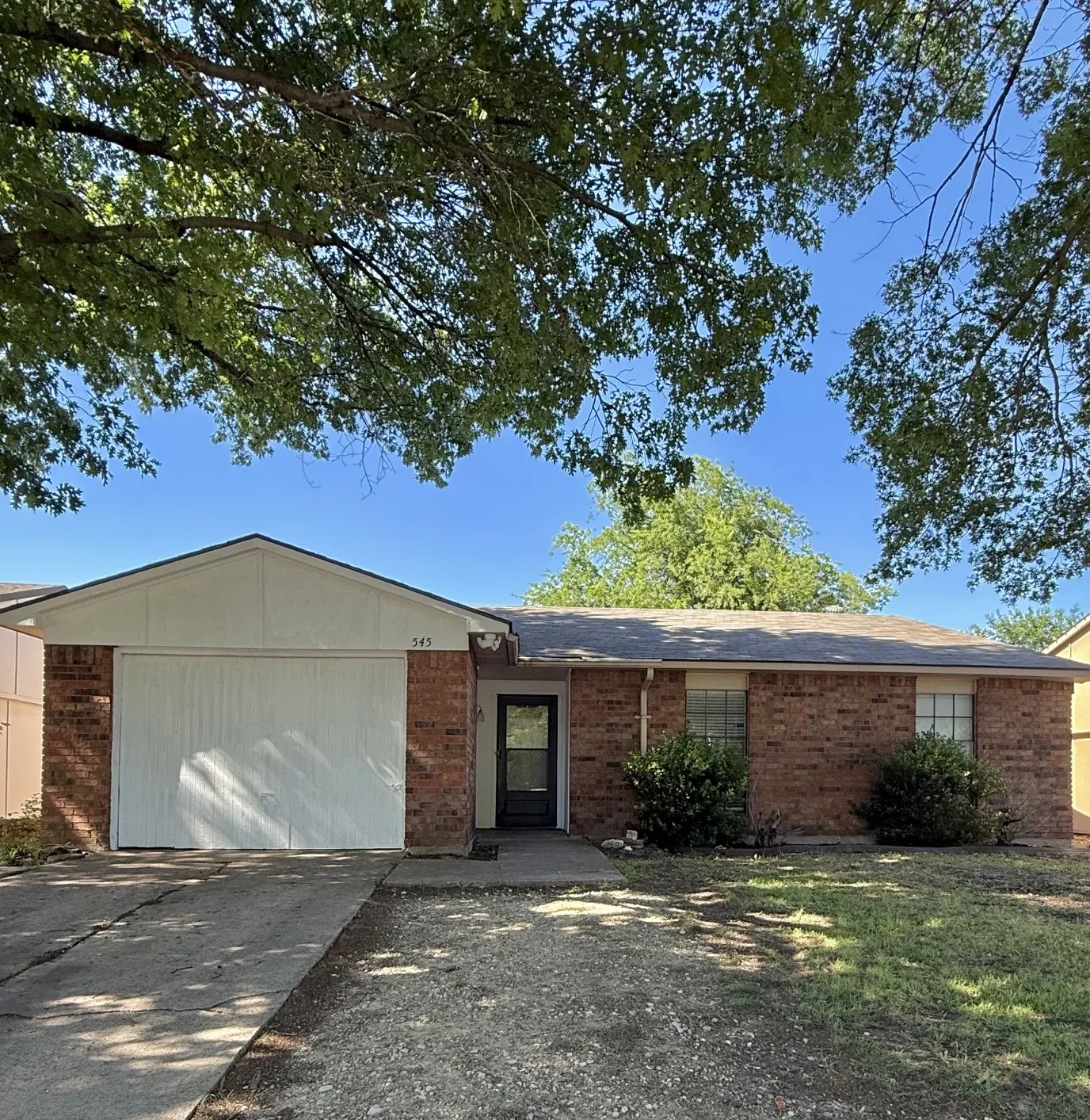 Single Family Residence For Rent in Collin County , 545 Oldbridge Drive, Allen, Texas 75002, 4 Bedroom, 2 Bathroom, 2 Garage spaces, 1,333 Sqft, built in 1976, Price $2,300, mls#21361024, Real Estate Agent in Allen, Homes For Rent in Collin county, Homes For Rent in Allen, Realtor in Allen Texas, Real Estate Brokerage Independent Realty Texas, Luminita Cordes Realtor