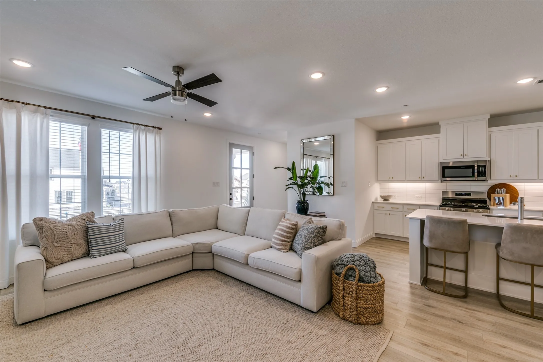 Townhouse For Rent in Collin County , 8845 Stablehand Mews, Frisco, Texas 75035, 3 Bedroom, 3 Bathroom, 2 Garage spaces, 2,283 Sqft, built in 2023, mls#21361624, Real Estate Agent in Frisco, Homes For Rent in Collin county, Homes For Rent in Frisco, Realtor in Frisco Texas, Real Estate Brokerage Independent Realty Texas, Luminita Cordes Realtor