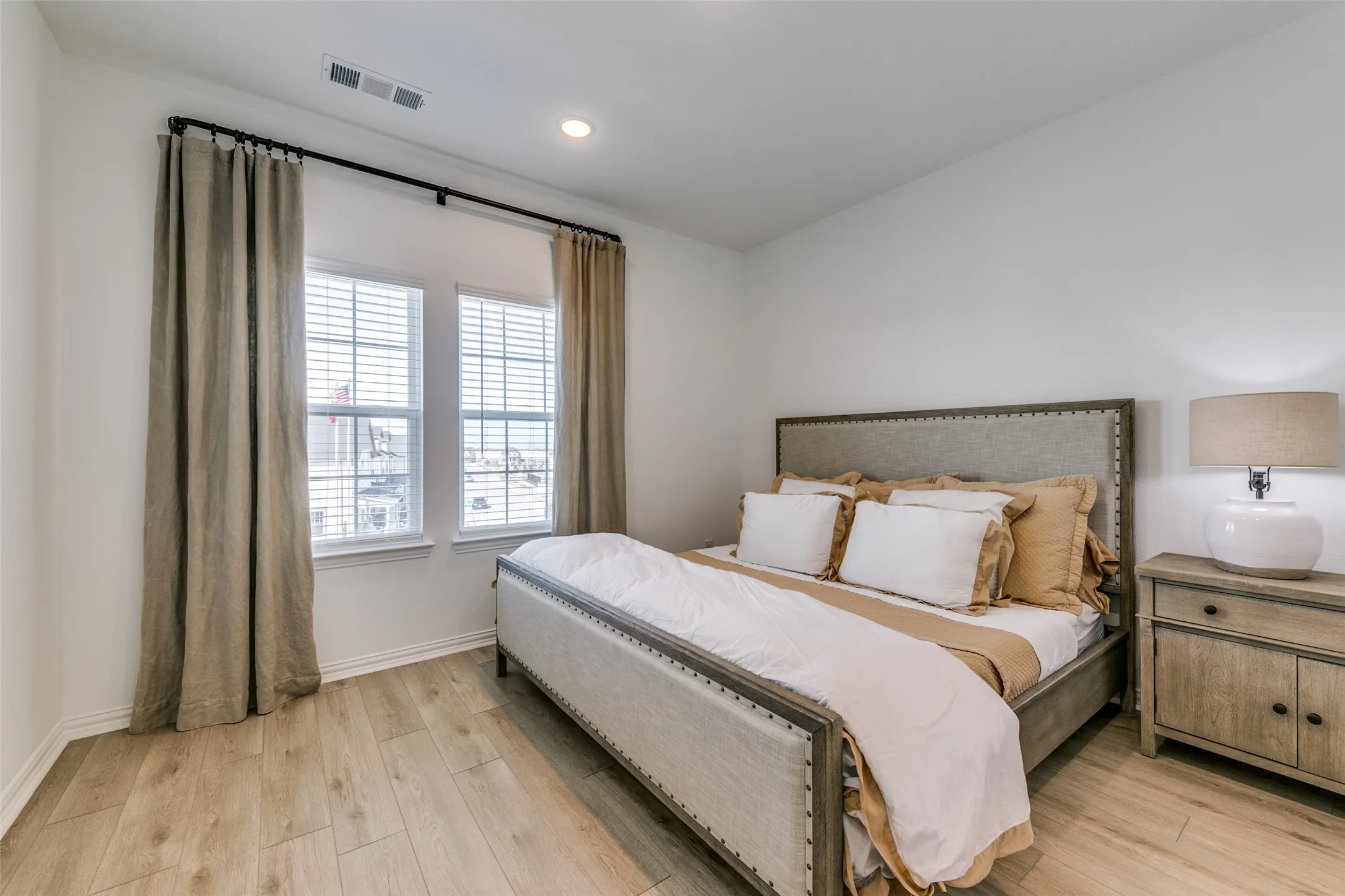 Townhouse For Rent in Collin County , 8845 Stablehand Mews, Frisco, Texas 75035, 3 Bedroom, 3 Bathroom, 2 Garage spaces, 2,283 Sqft, built in 2023, mls#21361624, Real Estate Agent in Frisco, Homes For Rent in Collin county, Homes For Rent in Frisco, Realtor in Frisco Texas, Real Estate Brokerage Independent Realty Texas, Luminita Cordes Realtor