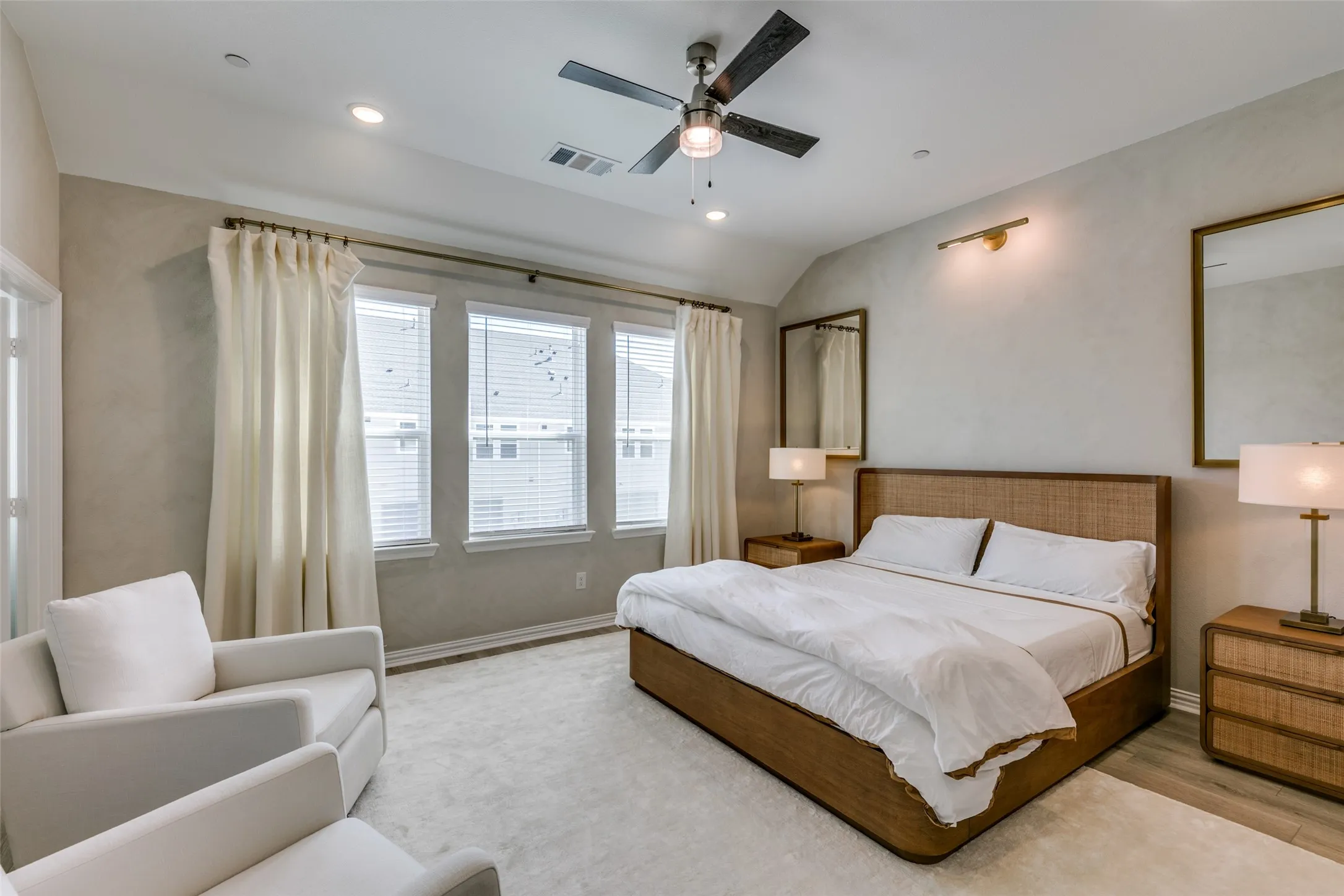 Townhouse For Rent in Collin County , 8845 Stablehand Mews, Frisco, Texas 75035, 3 Bedroom, 3 Bathroom, 2 Garage spaces, 2,283 Sqft, built in 2023, mls#21361624, Real Estate Agent in Frisco, Homes For Rent in Collin county, Homes For Rent in Frisco, Realtor in Frisco Texas, Real Estate Brokerage Independent Realty Texas, Luminita Cordes Realtor