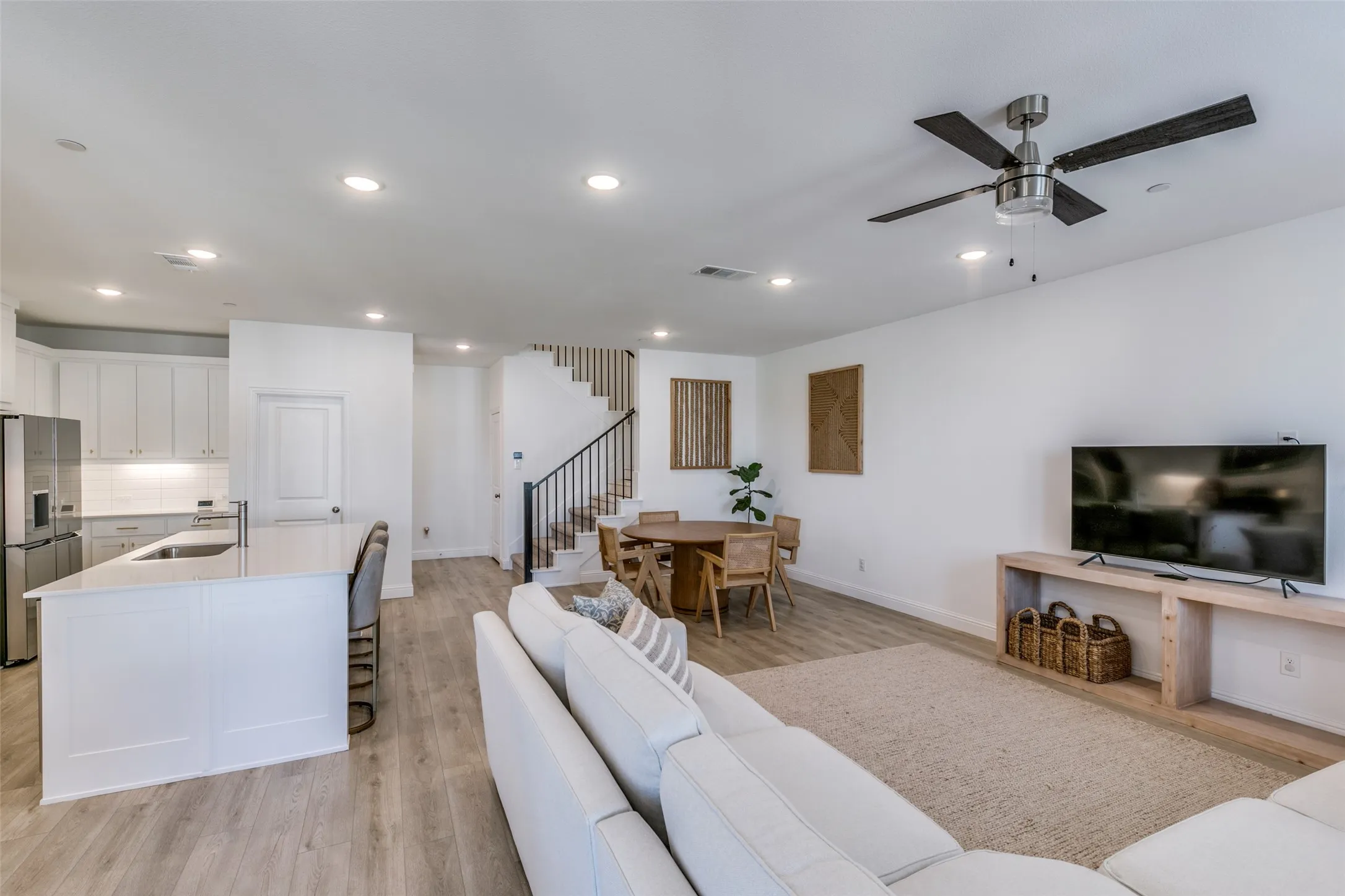 Townhouse For Rent in Collin County , 8845 Stablehand Mews, Frisco, Texas 75035, 3 Bedroom, 3 Bathroom, 2 Garage spaces, 2,283 Sqft, built in 2023, mls#21361624, Real Estate Agent in Frisco, Homes For Rent in Collin county, Homes For Rent in Frisco, Realtor in Frisco Texas, Real Estate Brokerage Independent Realty Texas, Luminita Cordes Realtor