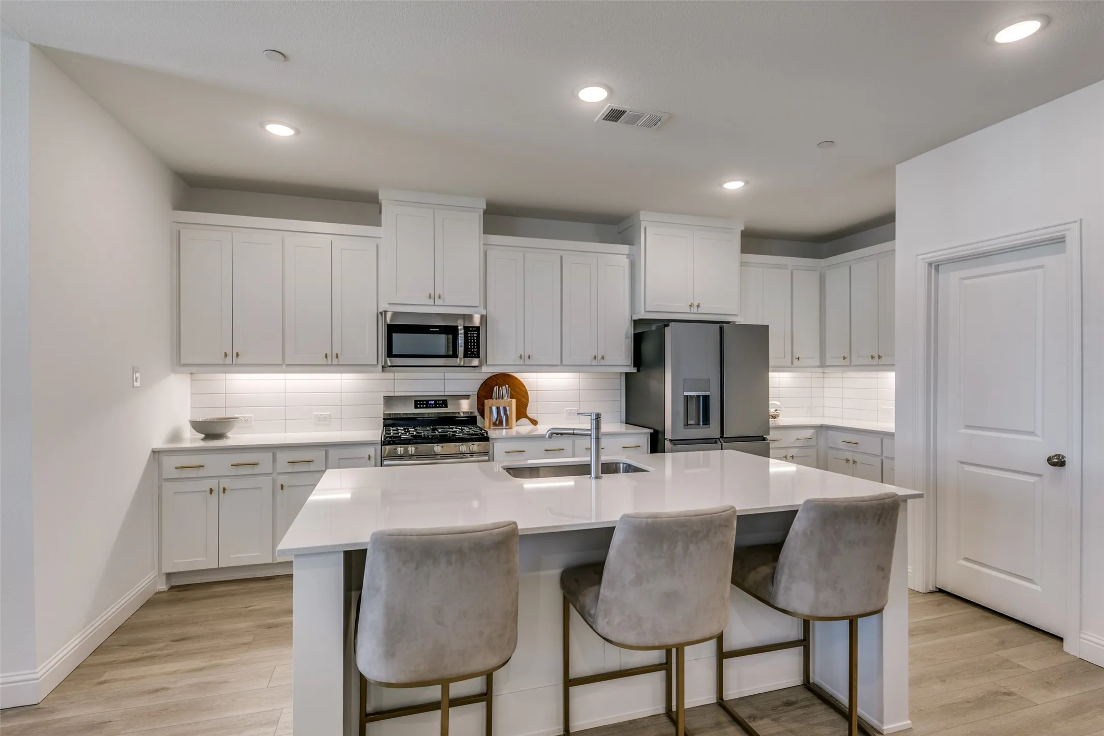 Townhouse For Rent in Collin County , 8845 Stablehand Mews, Frisco, Texas 75035, 3 Bedroom, 3 Bathroom, 2 Garage spaces, 2,283 Sqft, built in 2023, mls#21361624, Real Estate Agent in Frisco, Homes For Rent in Collin county, Homes For Rent in Frisco, Realtor in Frisco Texas, Real Estate Brokerage Independent Realty Texas, Luminita Cordes Realtor
