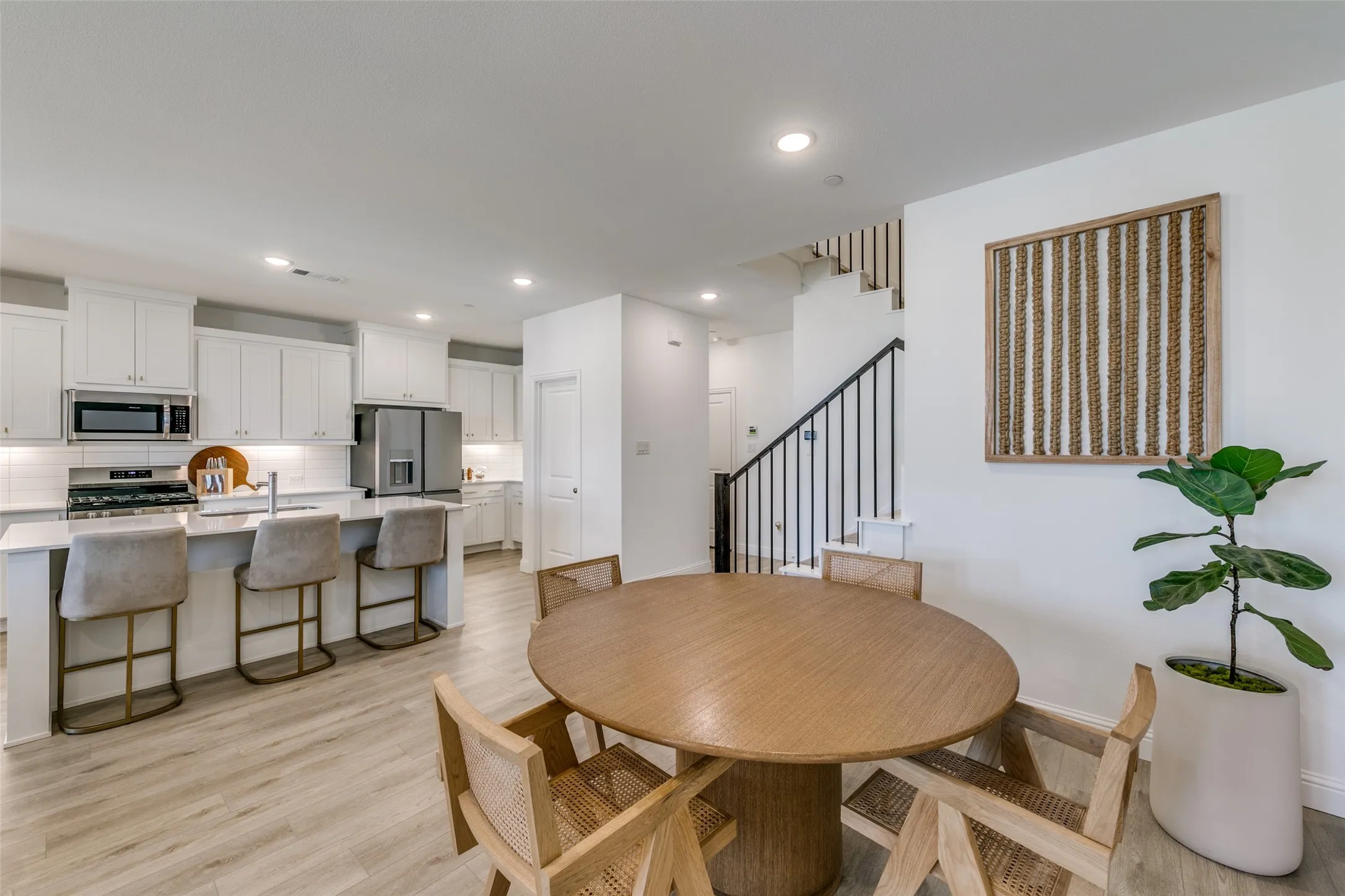 Townhouse For Rent in Collin County , 8845 Stablehand Mews, Frisco, Texas 75035, 3 Bedroom, 3 Bathroom, 2 Garage spaces, 2,283 Sqft, built in 2023, mls#21361624, Real Estate Agent in Frisco, Homes For Rent in Collin county, Homes For Rent in Frisco, Realtor in Frisco Texas, Real Estate Brokerage Independent Realty Texas, Luminita Cordes Realtor