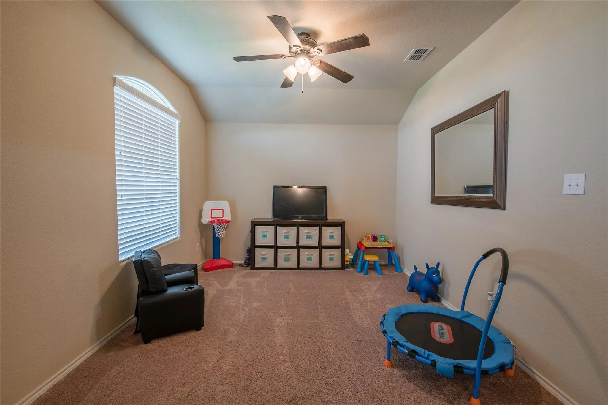 Single Family Residence For Rent in Denton County , 249 Meadowlands Drive, Ponder, Texas 76259, 4 Bedroom, 3 Bathroom, 2 Garage spaces, 2,450 Sqft, built in 2016, mls#21361798, Real Estate Agent in Ponder, Homes For Rent in Denton county, Homes For Rent in Ponder, Realtor in Ponder Texas, Real Estate Brokerage Independent Realty Texas, Luminita Cordes Realtor
