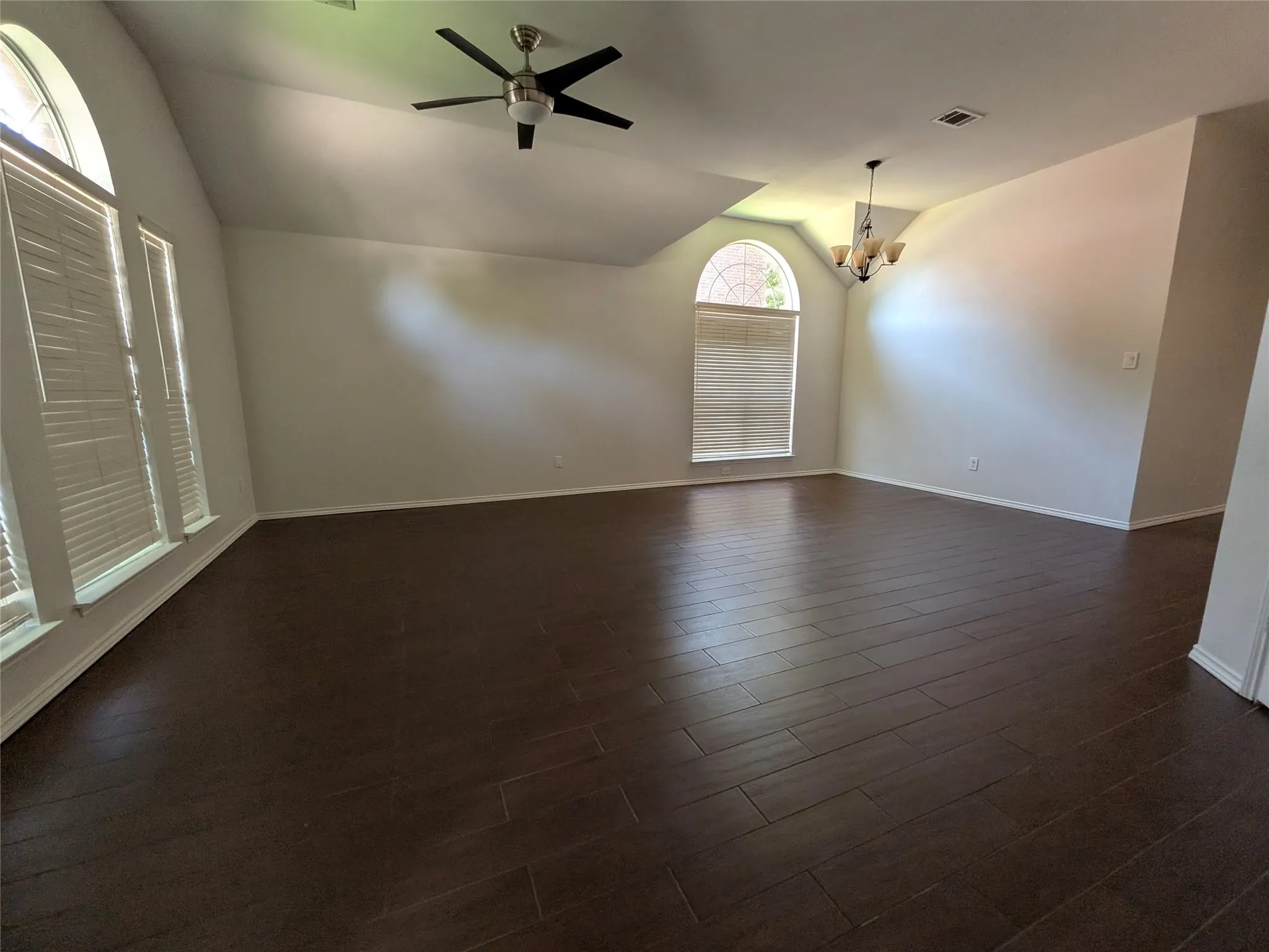 Single Family Residence For Rent in Denton County , 1705 Ingleside Drive, Flower Mound, Texas 75028, 3 Bedroom, 2 Bathroom, 2 Garage spaces, 2,104 Sqft, built in 1993, mls#21361775, Real Estate Agent in Flower Mound, Homes For Rent in Denton county, Homes For Rent in Flower Mound, Realtor in Flower Mound Texas, Real Estate Brokerage Independent Realty Texas, Luminita Cordes Realtor