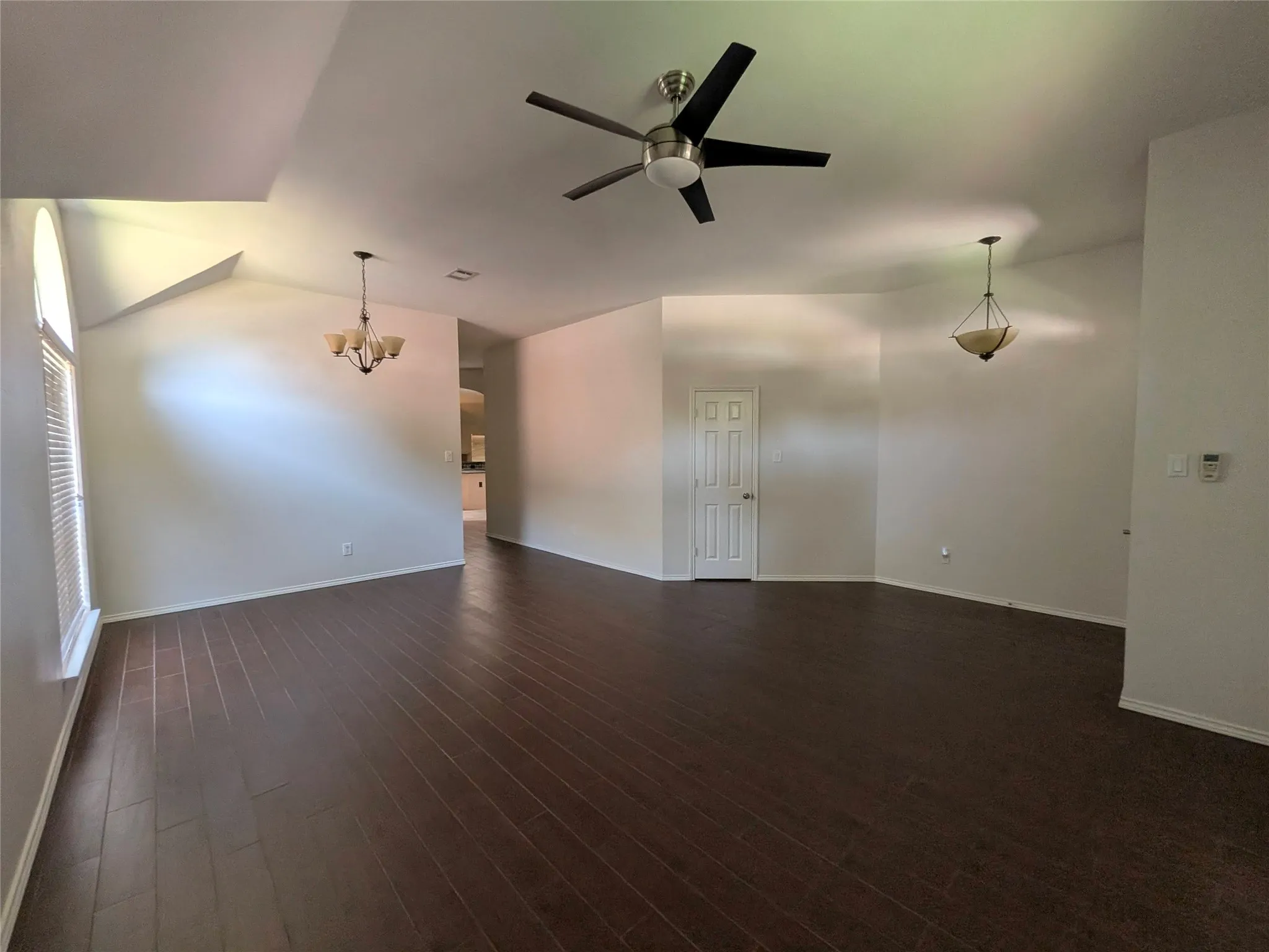 Single Family Residence For Rent in Denton County , 1705 Ingleside Drive, Flower Mound, Texas 75028, 3 Bedroom, 2 Bathroom, 2 Garage spaces, 2,104 Sqft, built in 1993, mls#21361775, Real Estate Agent in Flower Mound, Homes For Rent in Denton county, Homes For Rent in Flower Mound, Realtor in Flower Mound Texas, Real Estate Brokerage Independent Realty Texas, Luminita Cordes Realtor