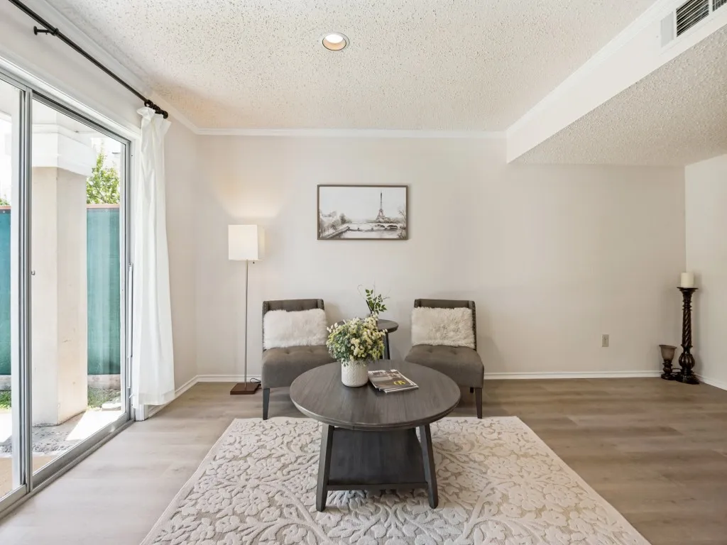 Townhouse For Sale in Collin County , 8400 Hickory Street 1702, Frisco, Texas 75034, 1 Bedroom, 2 Bathroom, 1 Garage spaces, 884 Sqft, built in 1987, mls#21361658, Real Estate Agent in Frisco, Homes For Sale in Collin county, Homes For Sale in Frisco, Realtor in Frisco Texas, Real Estate Brokerage Independent Realty Texas, Luminita Cordes Realtor