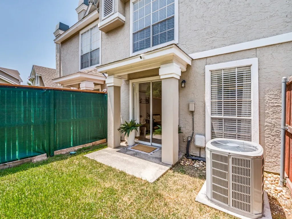 Townhouse For Sale in Collin County , 8400 Hickory Street 1702, Frisco, Texas 75034, 1 Bedroom, 2 Bathroom, 1 Garage spaces, 884 Sqft, built in 1987, mls#21361658, Real Estate Agent in Frisco, Homes For Sale in Collin county, Homes For Sale in Frisco, Realtor in Frisco Texas, Real Estate Brokerage Independent Realty Texas, Luminita Cordes Realtor